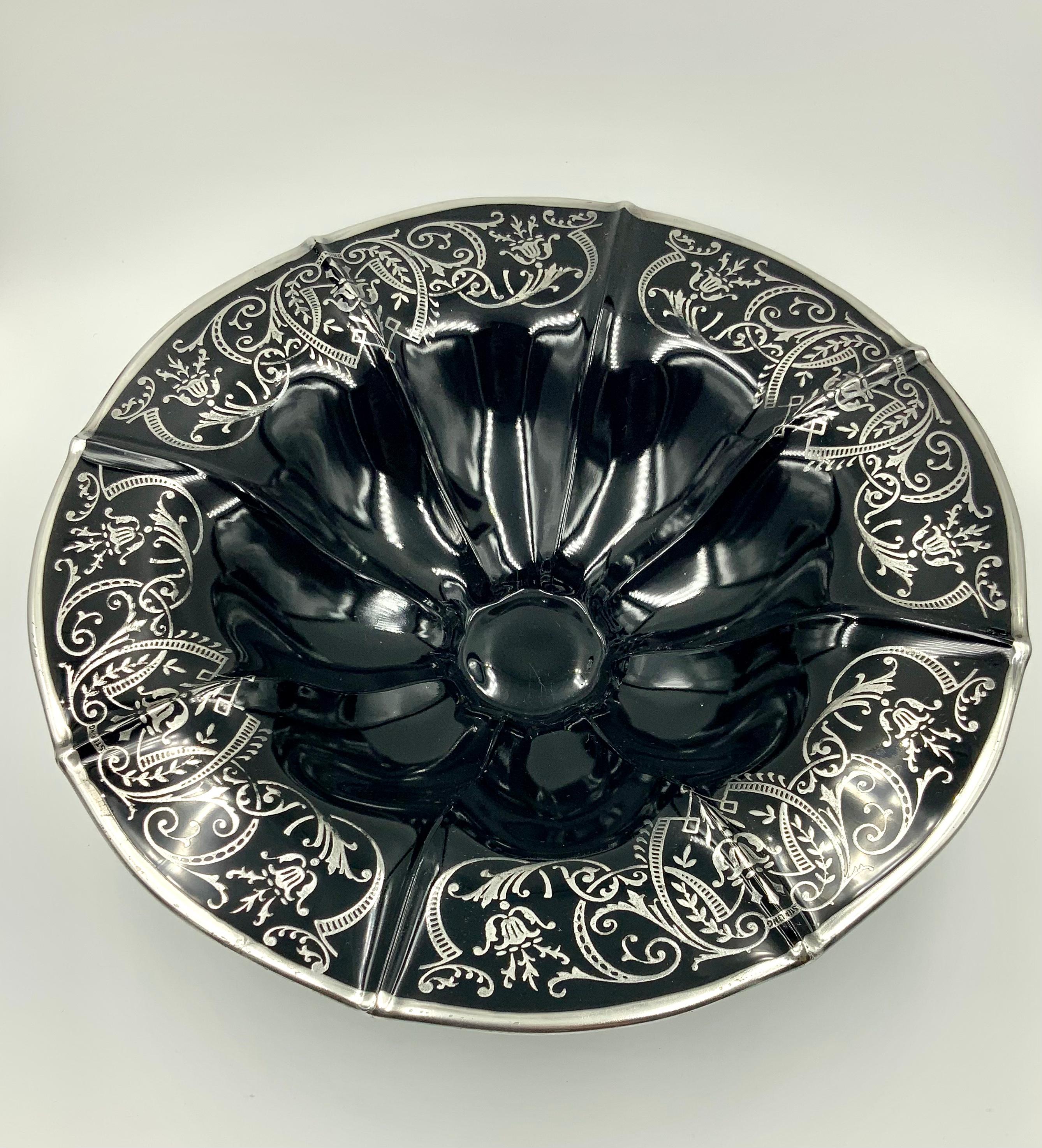 Early 20th Century Floral Sterling Silver Black Amethyst Glass Footed Bowl In Good Condition For Sale In Miami Beach, FL
