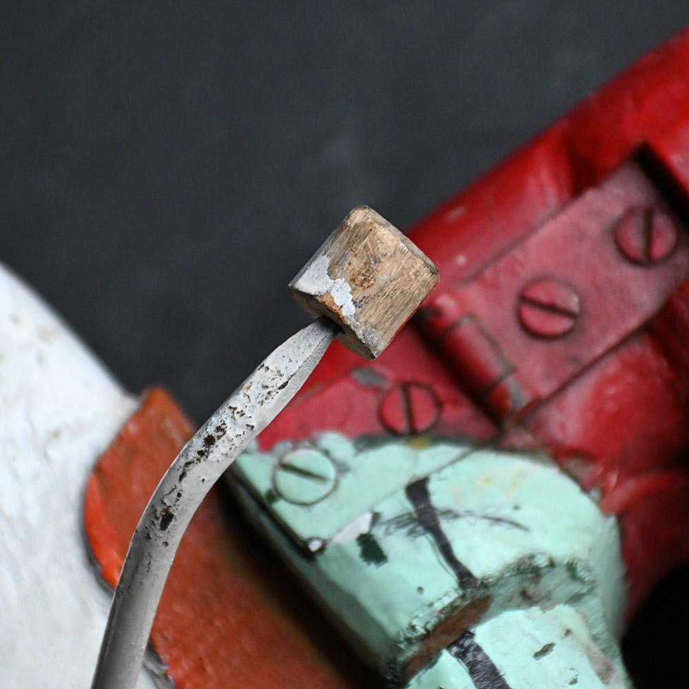 Art populaire du début du 20e siècle, figurine de massacre de fête foraine renversée en vente 3