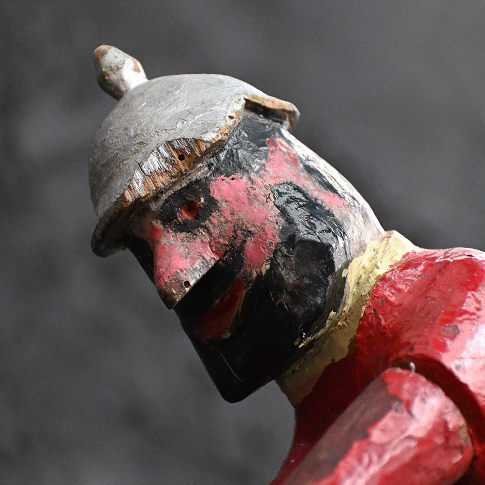 Français Art populaire du début du 20e siècle, figurine de massacre de fête foraine renversée en vente