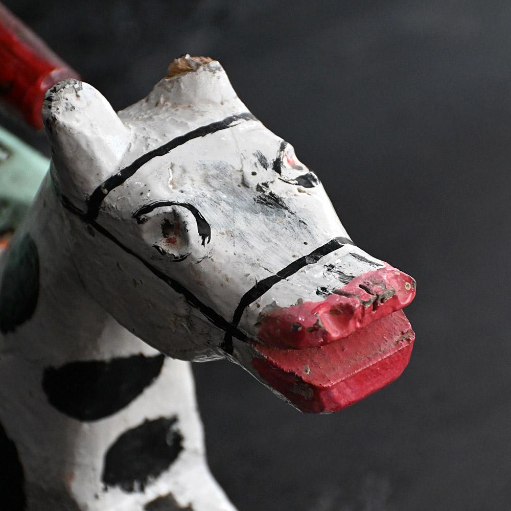 Sculpté à la main Art populaire du début du 20e siècle, figurine de massacre de fête foraine renversée en vente