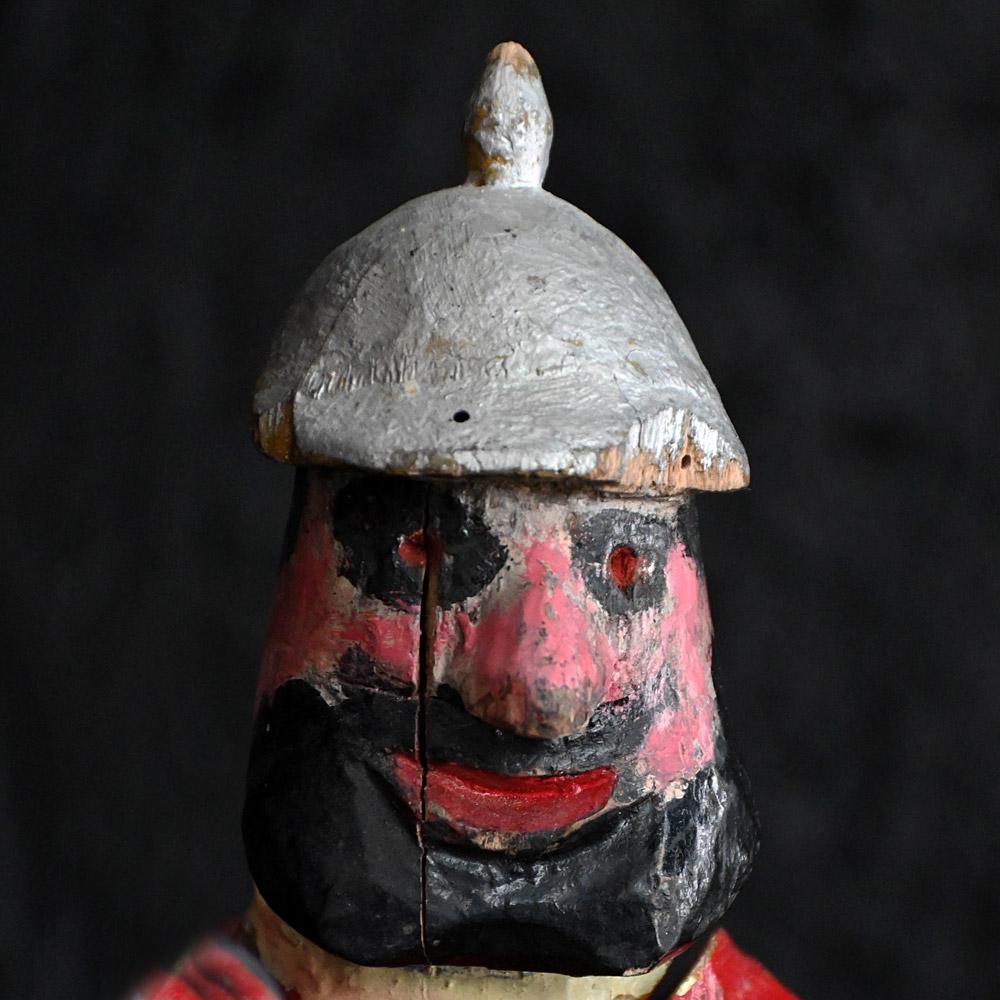 Art populaire du début du 20e siècle, figurine de massacre de fête foraine renversée Bon état - En vente à London, GB