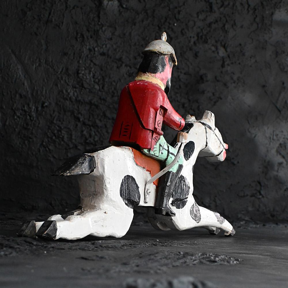 Début du 20ème siècle Art populaire du début du 20e siècle, figurine de massacre de fête foraine renversée en vente