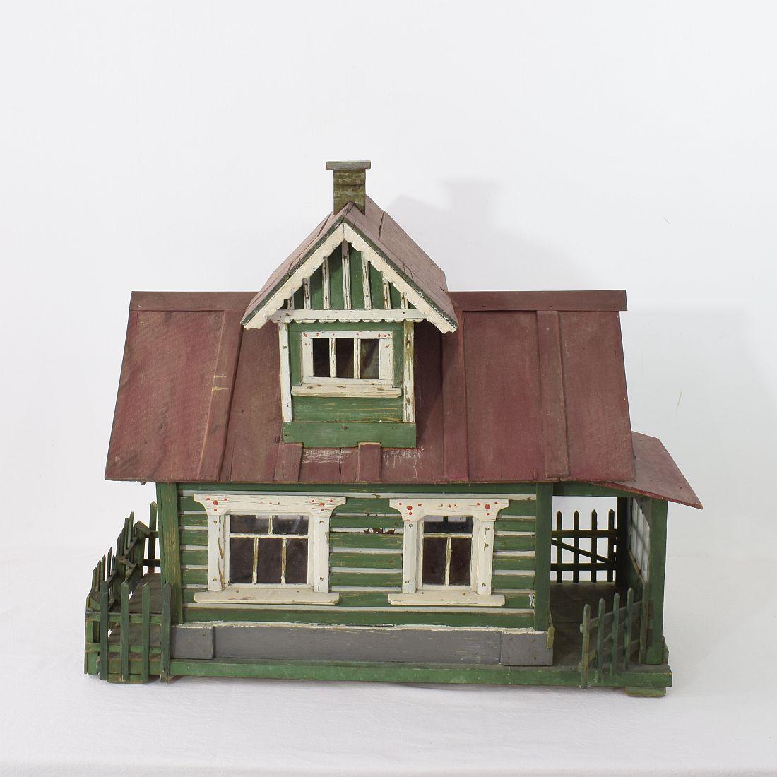 Early 20th Century Folk Art Middle European Model of a House In Good Condition In Buisson, FR