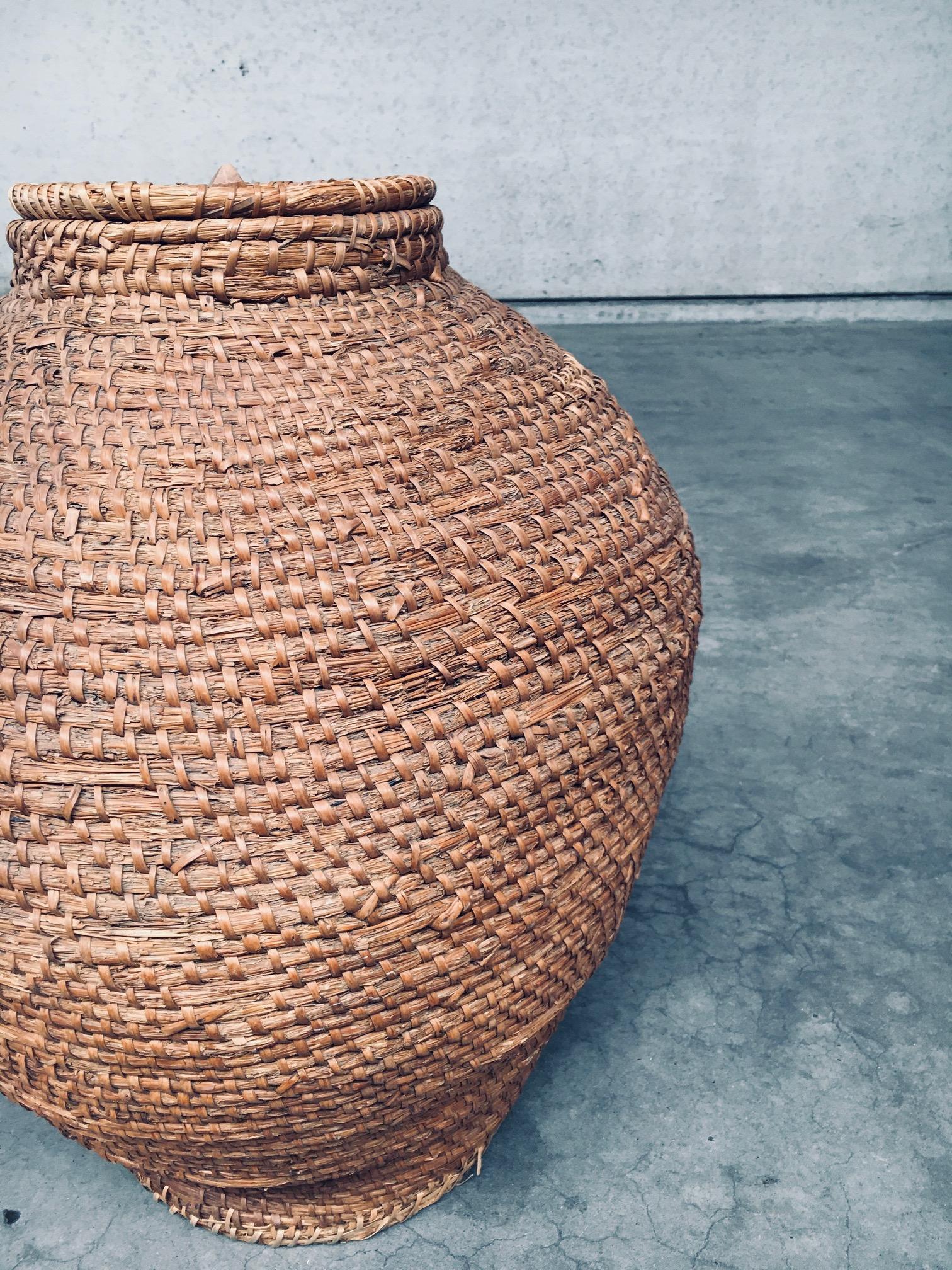 Early 20th Century Folk Art Primitive XL Straw Basket For Sale 7