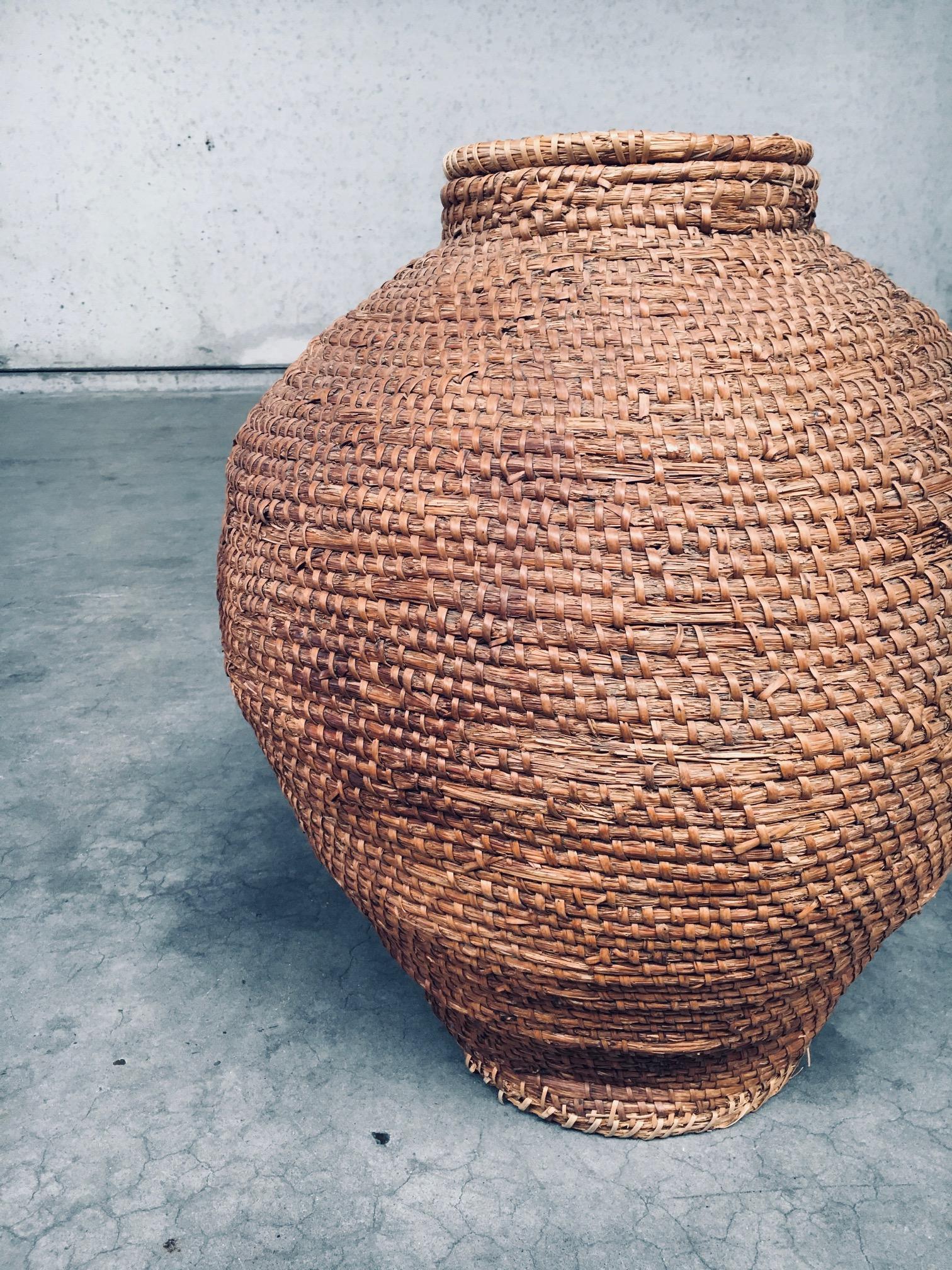 Early 20th Century Folk Art Primitive XL Straw Basket For Sale 8