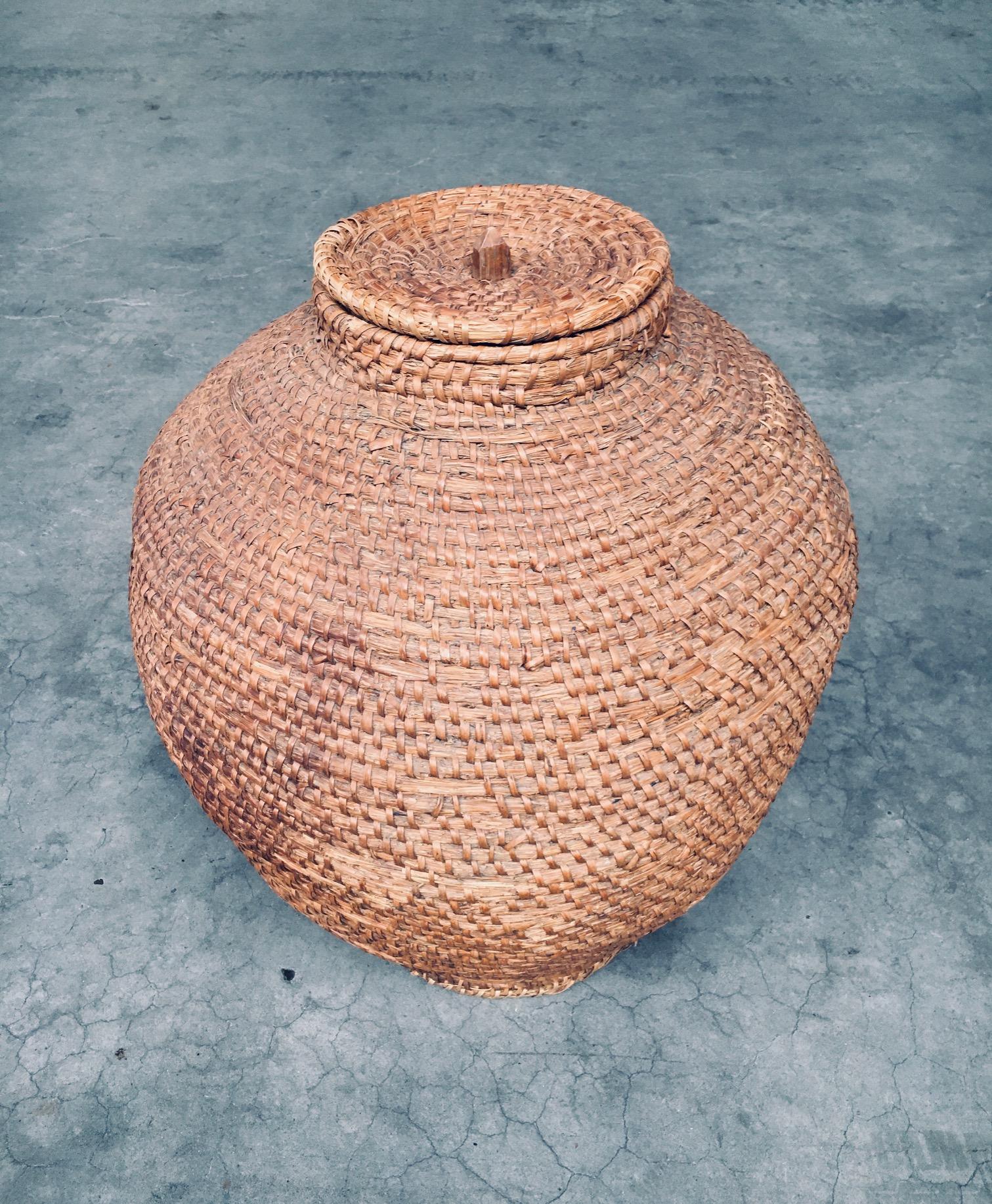 Early 20th Century Folk Art Primitive XL Straw Basket For Sale 10