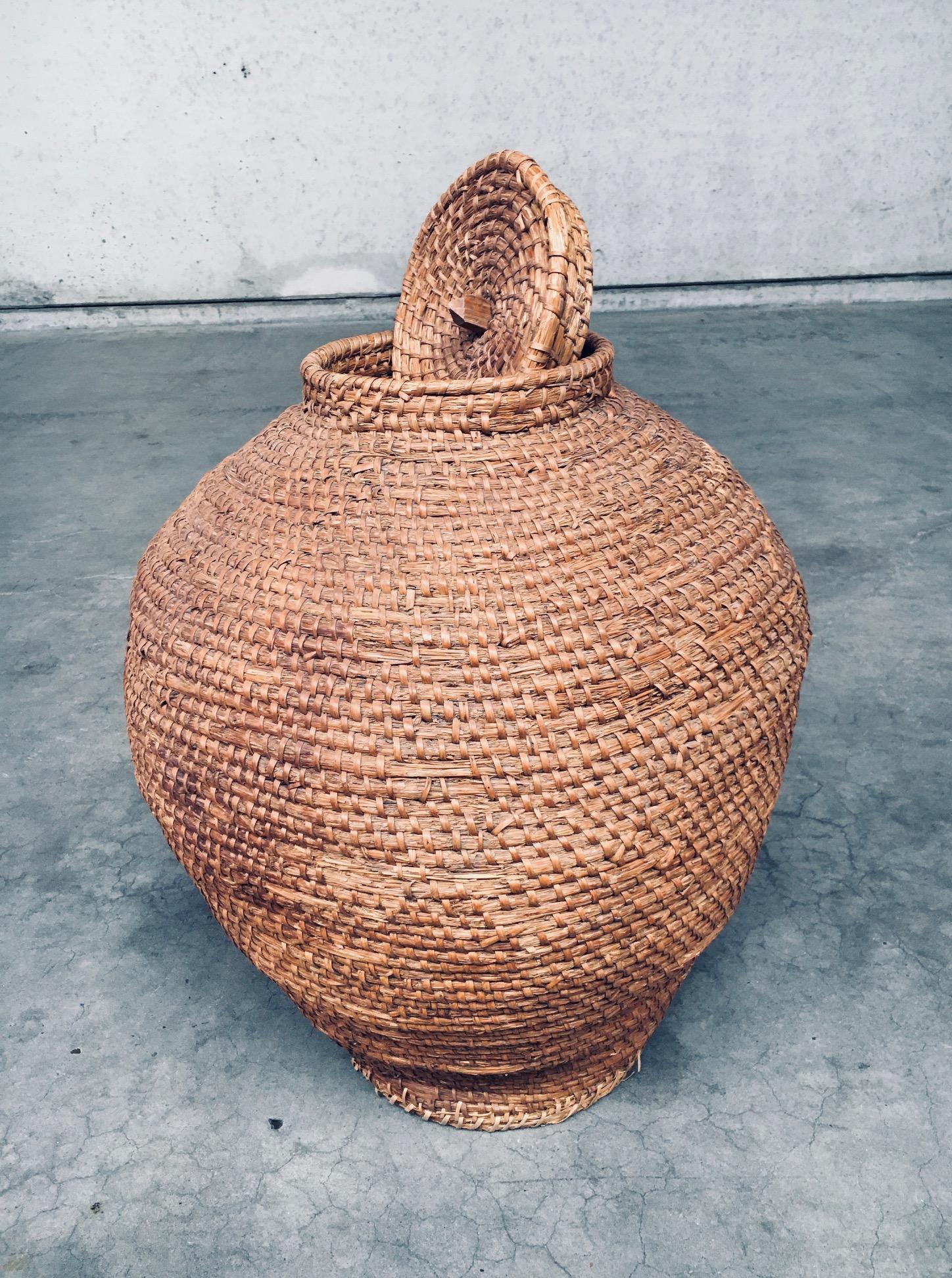Early 20th Century Folk Art Primitive XL Straw Basket For Sale 12