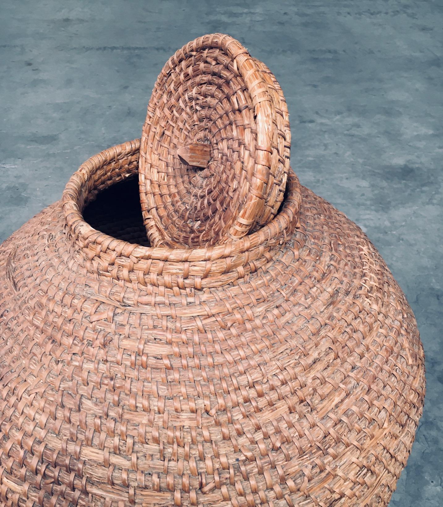 Early 20th Century Folk Art Primitive XL Straw Basket For Sale 13