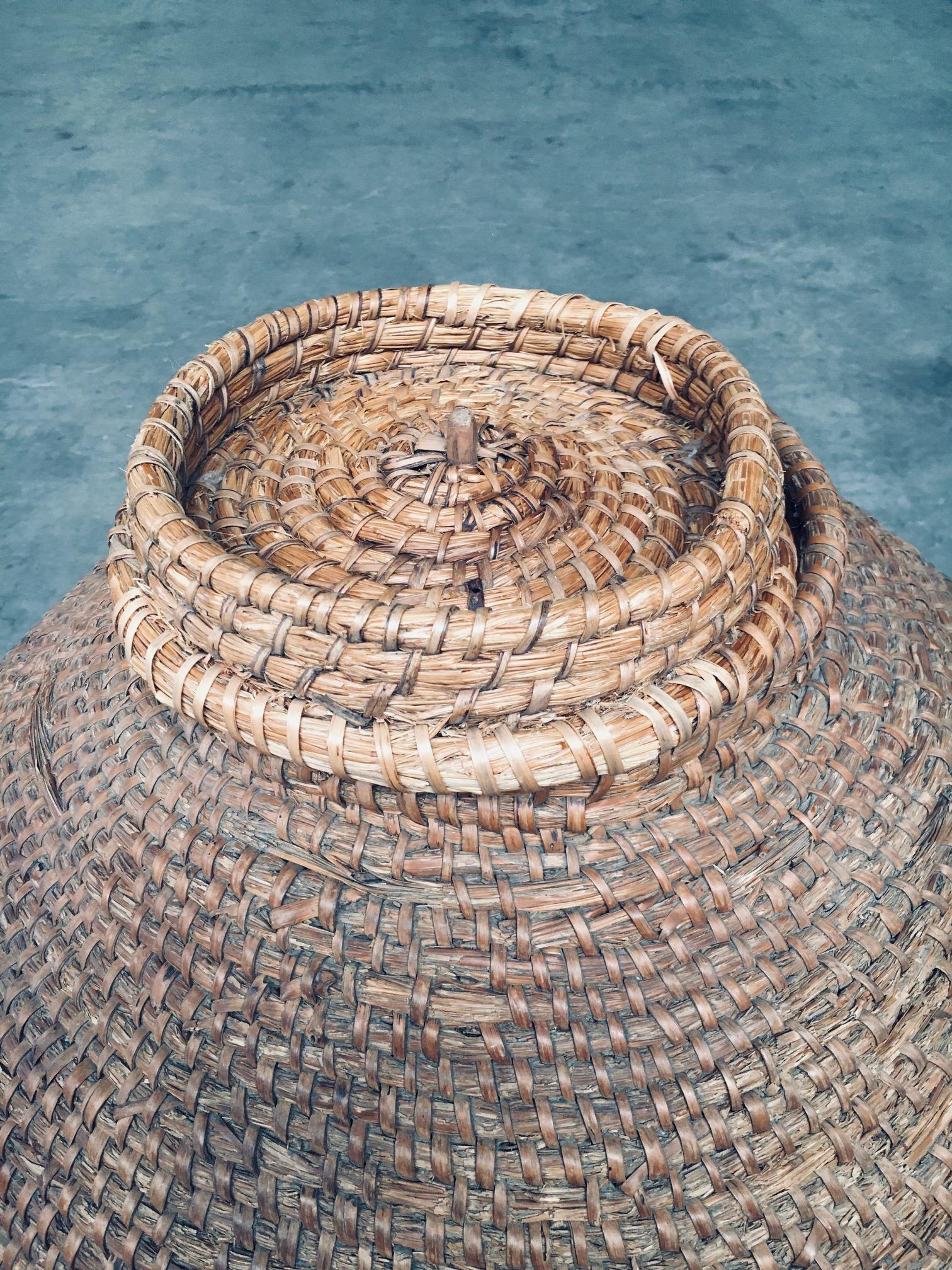 Early 20th Century Folk Art Primitive XL Straw Basket For Sale 14
