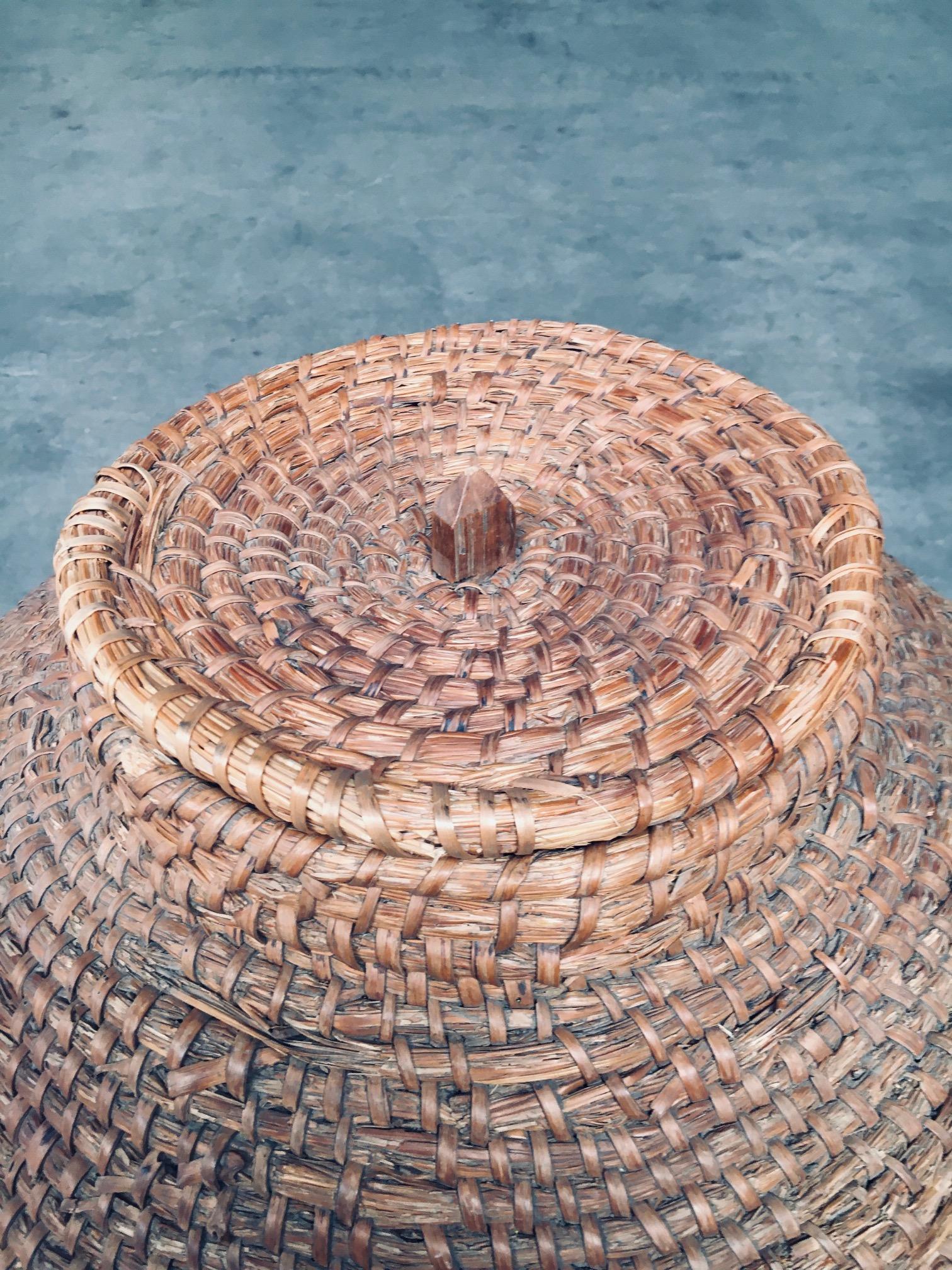 Early 20th Century Folk Art Primitive XL Straw Basket For Sale 15