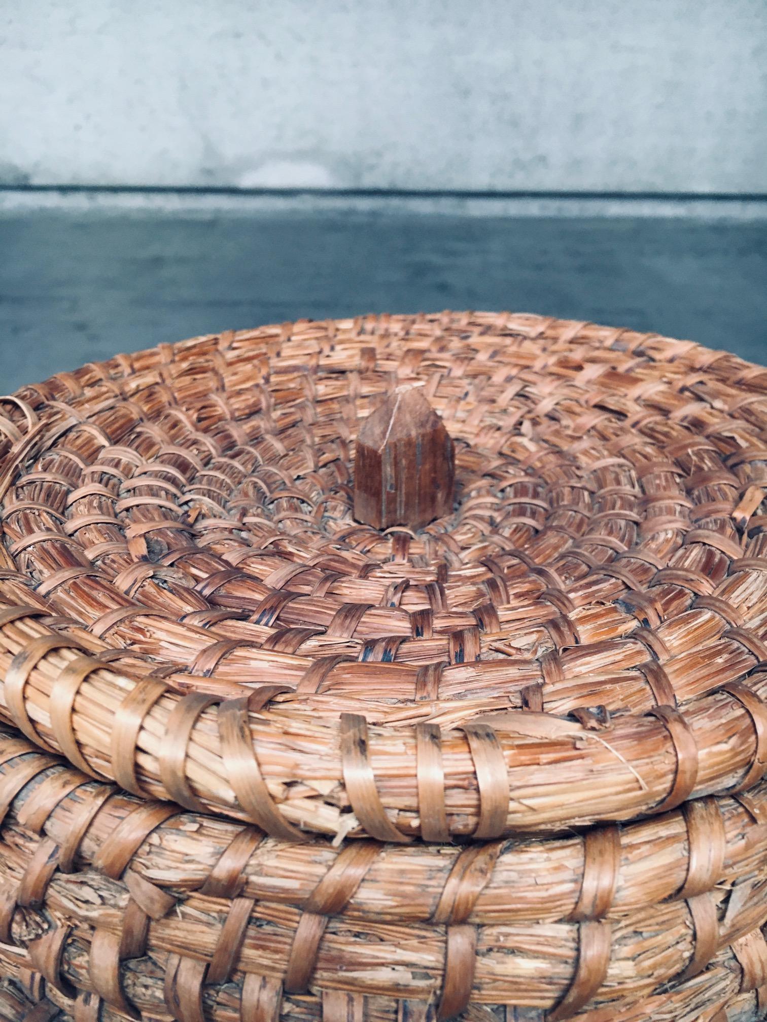 Early 20th Century Folk Art Primitive XL Straw Basket For Sale 16