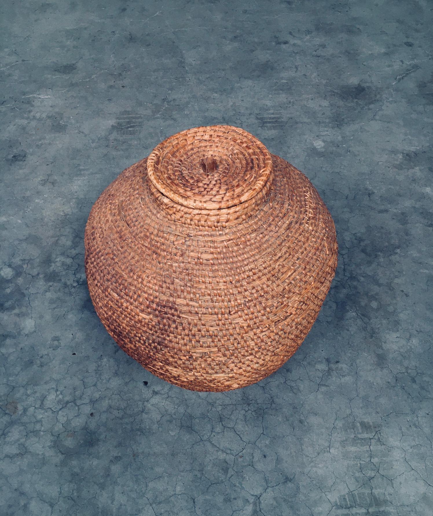 Early 20th Century Folk Art Primitive XL Straw Basket For Sale 5