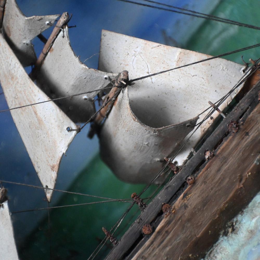 Diorama de bateau et de voilier d'art populaire du début du 20e siècle 1