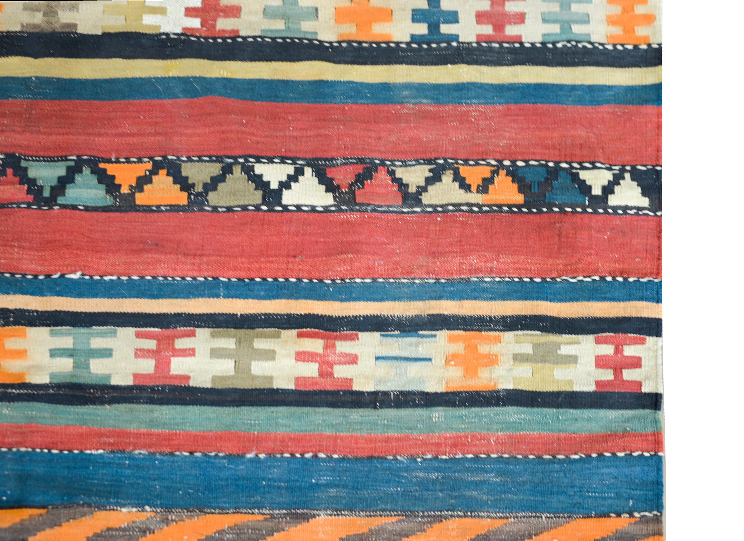 Tissé à la main Tapis de couloir Kilim persan Shahsevan du début du XXe siècle en vente