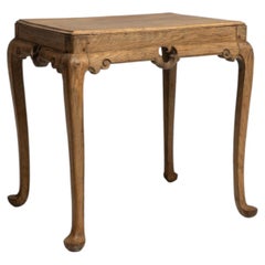 Tavolino in rovere intagliato color miele invecchiato, Francia, primi del XX secolo