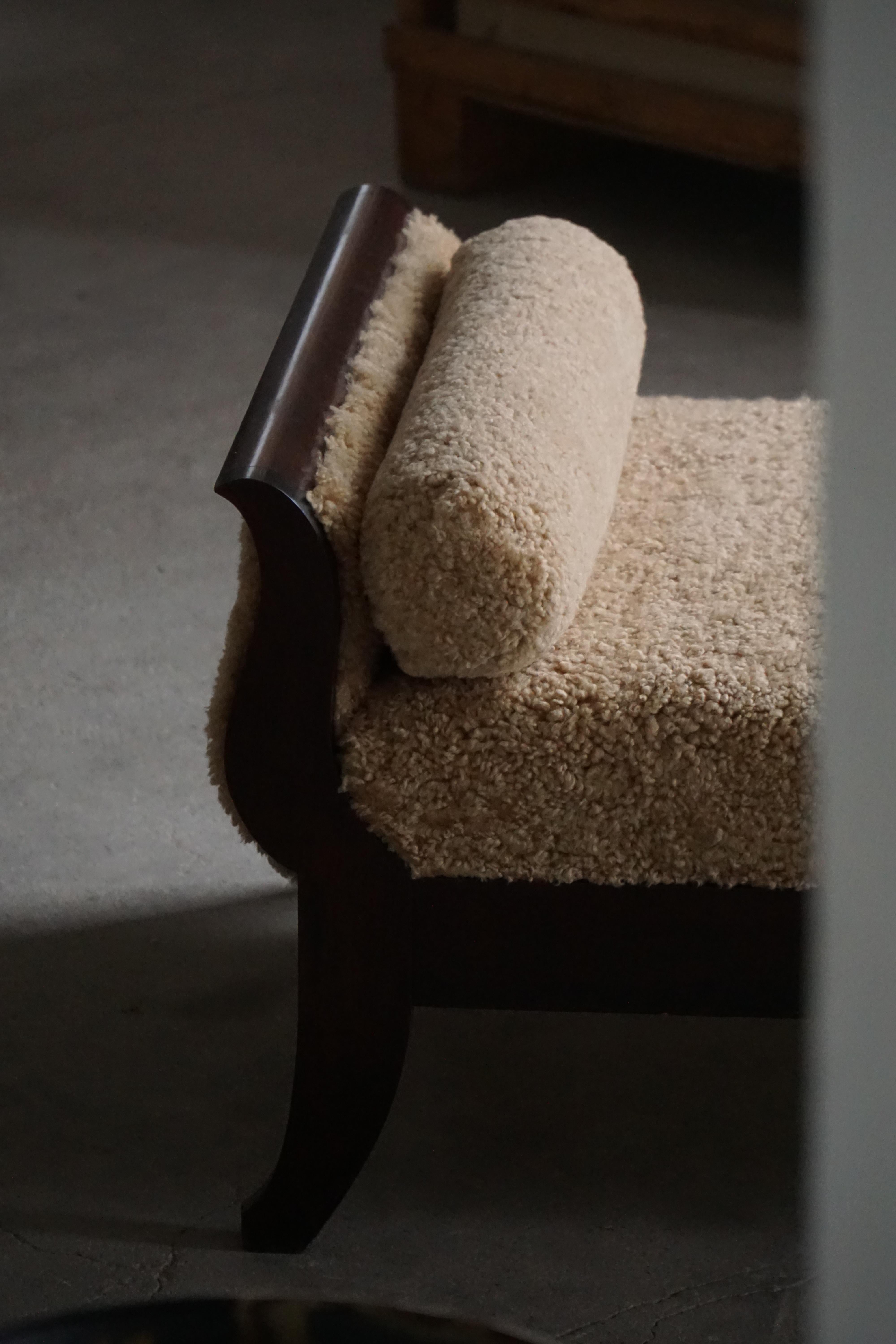 Début du 20e siècle, lit de jour autoportant Art déco danois tapissé de laine d'agneau en vente 6