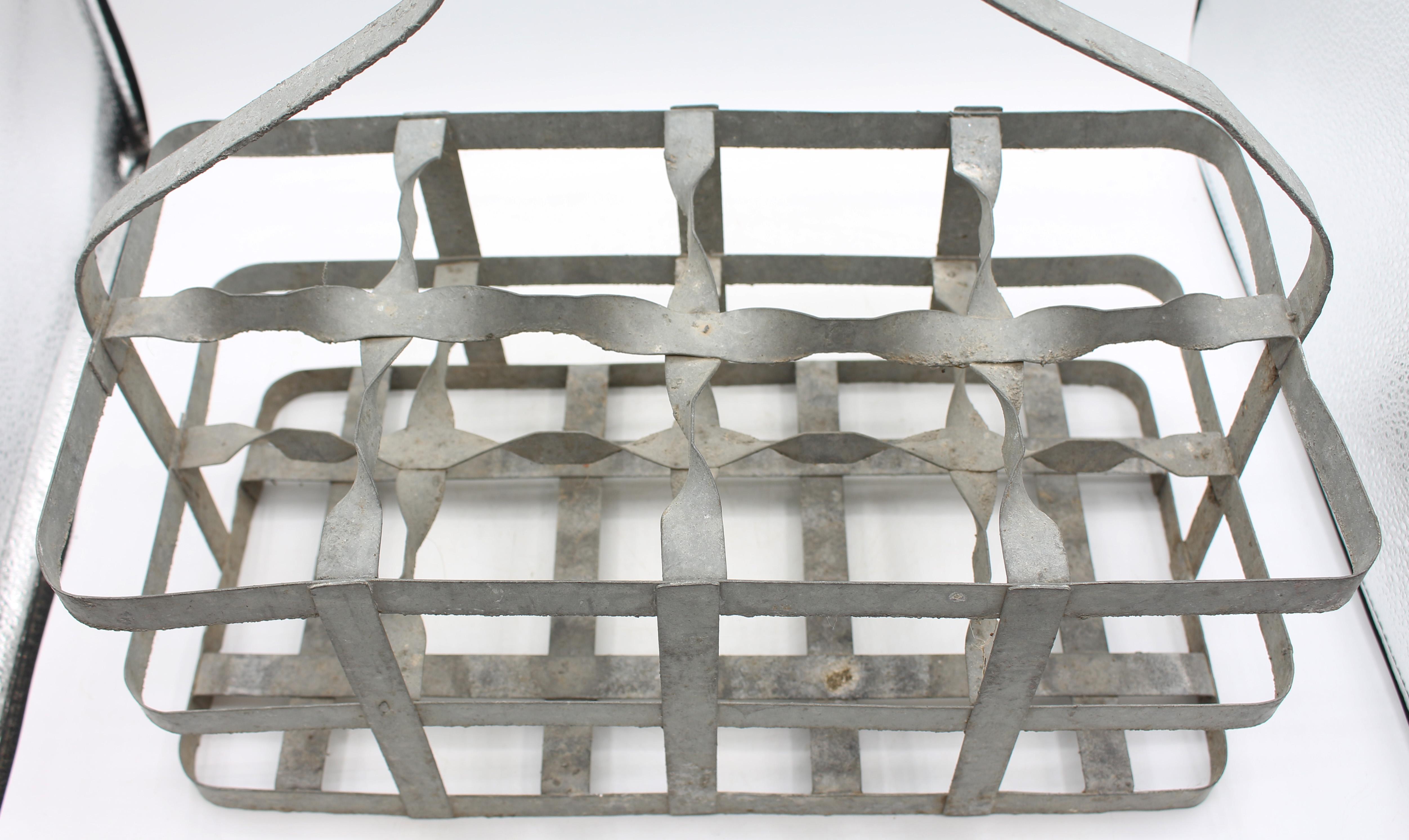 Early 20th Century French 8-Bottle Wine Carrier (Französisch) im Angebot