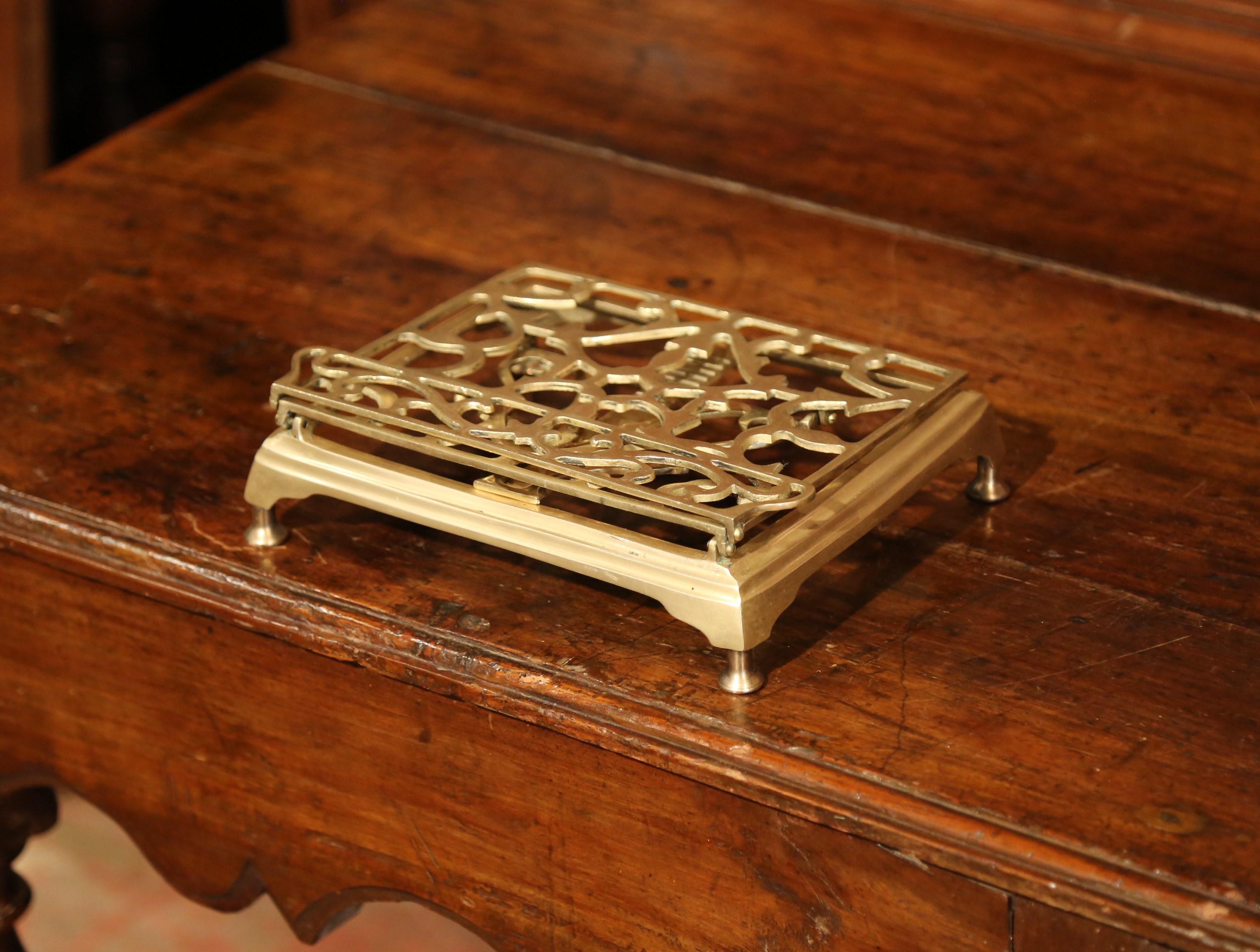 Early 20th Century French Adjustable Brass Table Music Stand Book Holder In Excellent Condition In Dallas, TX