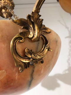 Anfang des 20. Jahrhunderts Französischer Alabaster und vergoldete Bronze Pendel oder Leuchte