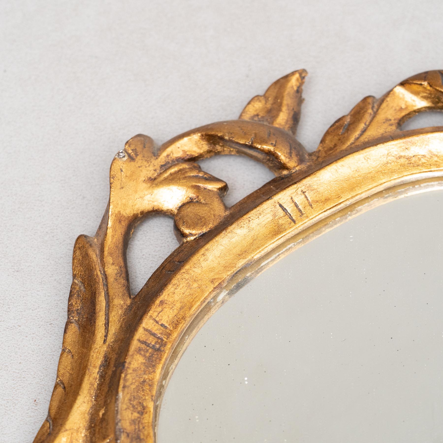 Espejo Cornucopia Dorado Antiguo Francés de Principios del Siglo XX: Elegancia atemporal mediados del siglo XX