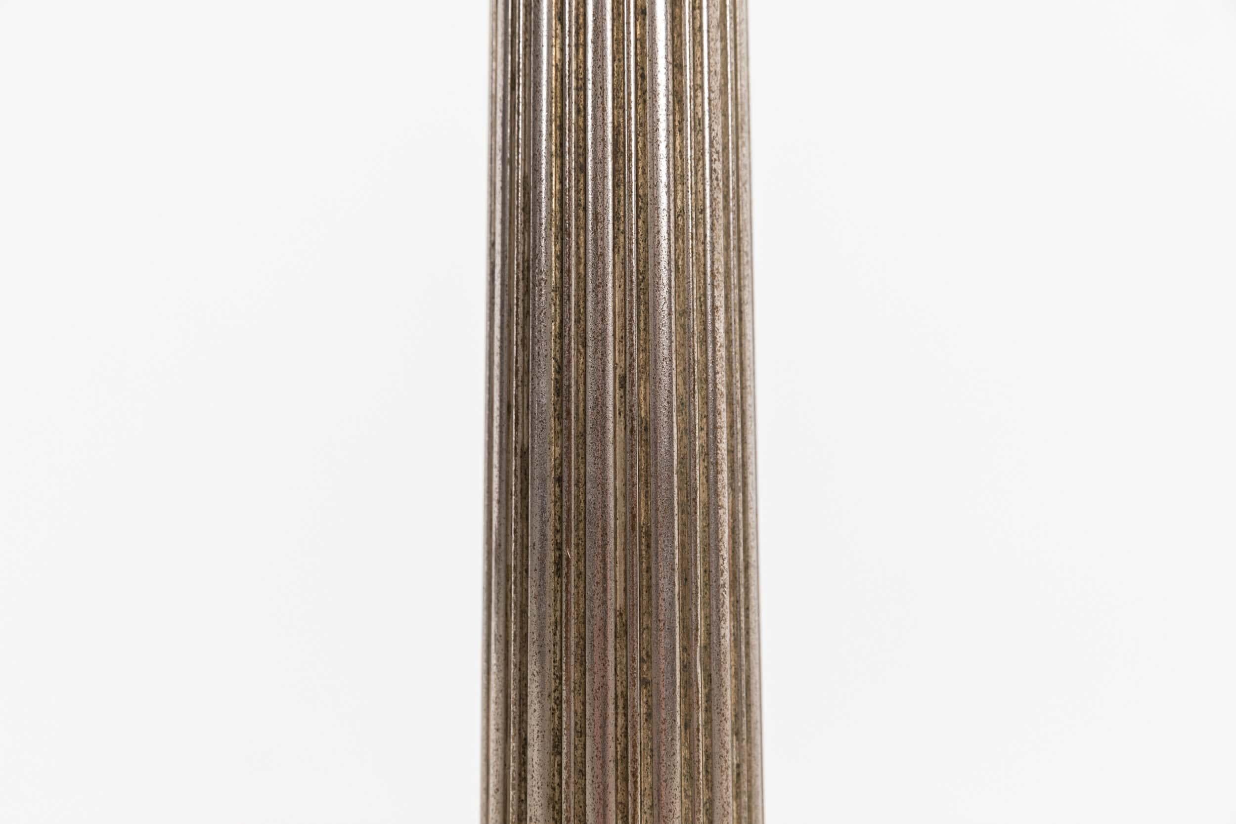 Lámpara de mesa corintia francesa de principios del siglo XX chapada en plata antigua, c.1910 Francés en venta
