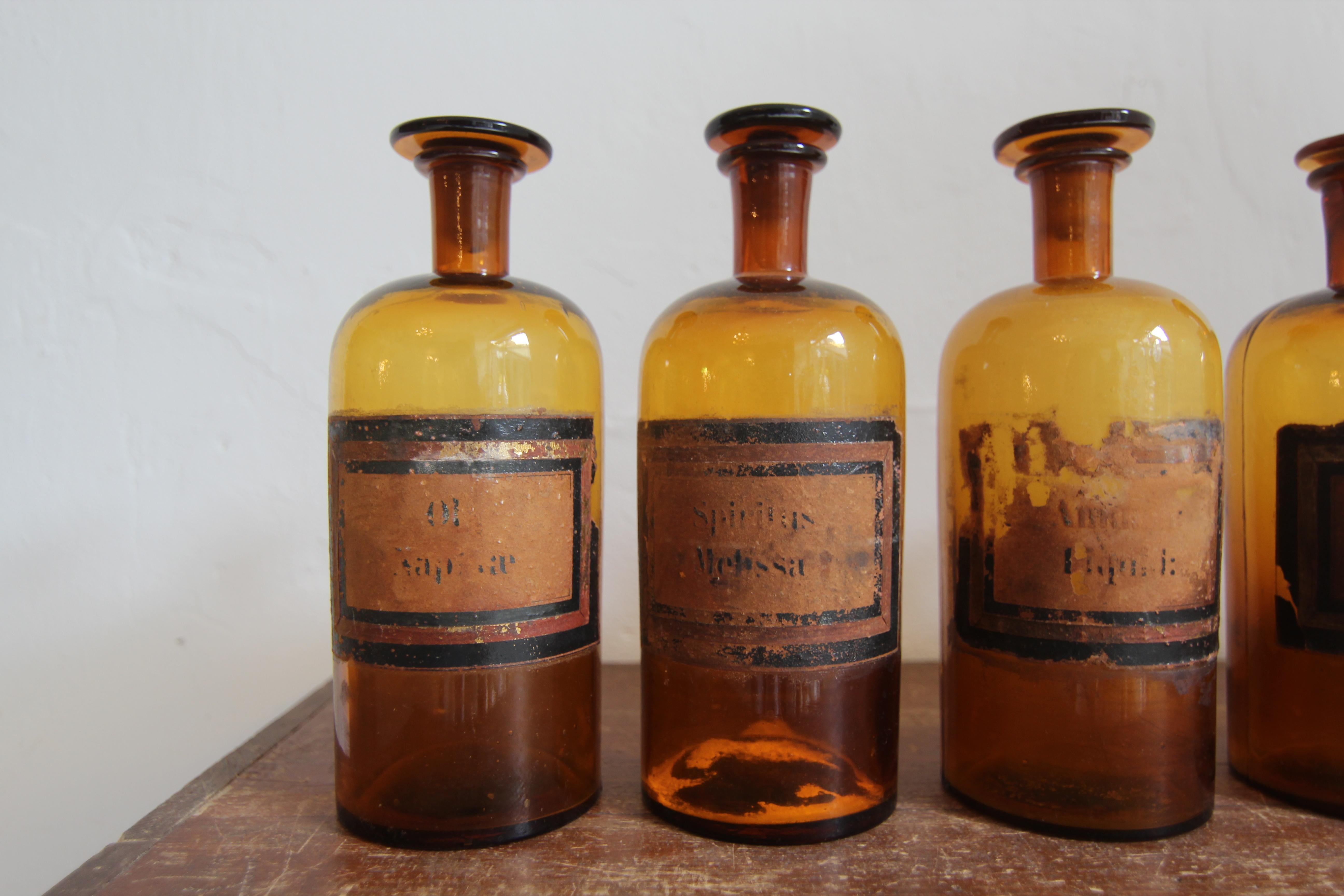 Ensemble de 6 pots d'apothicaire en verre français du début du 20e siècle en vente 3