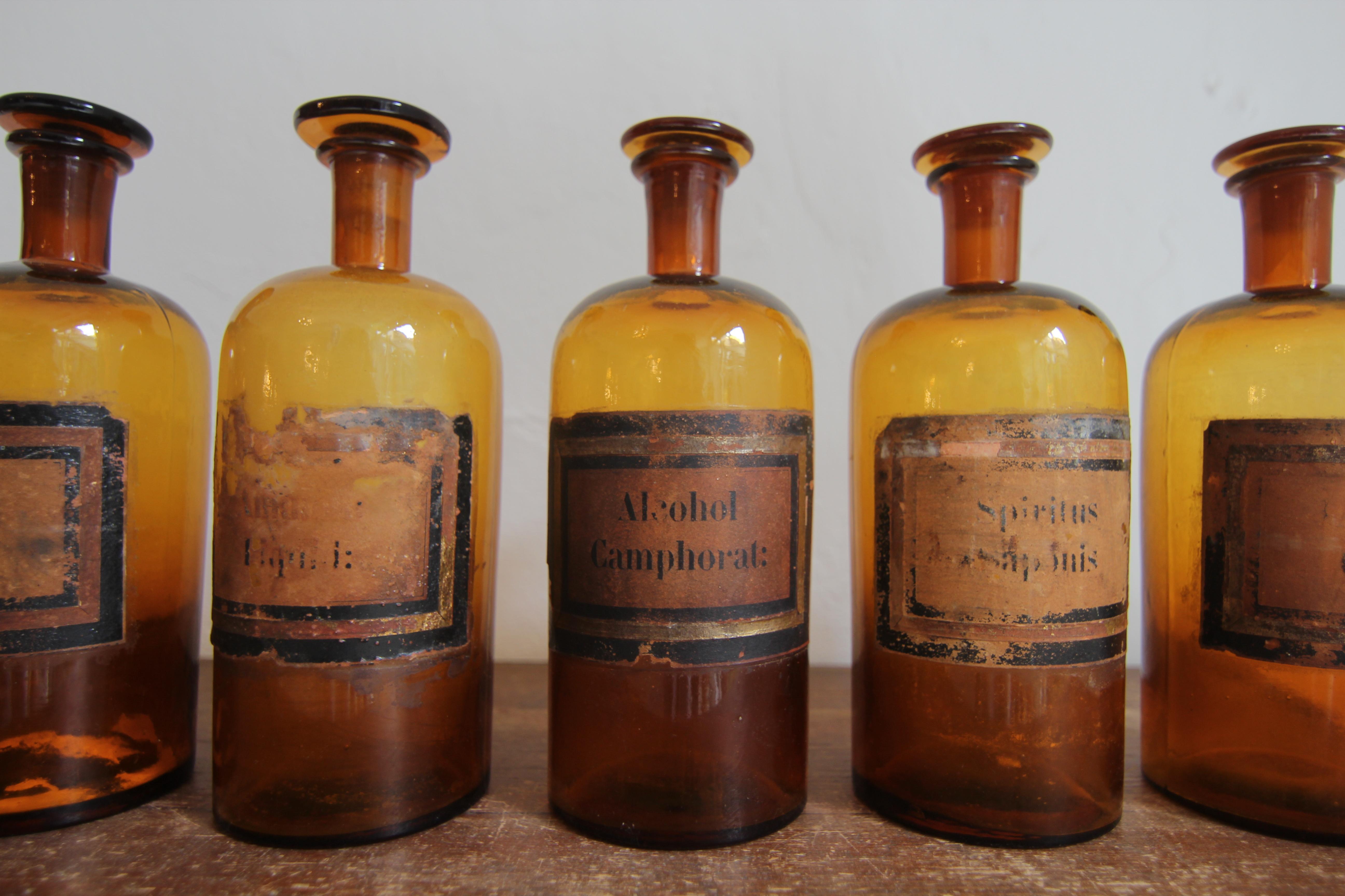 Ensemble de 6 pots d'apothicaire en verre français du début du 20e siècle en vente 5