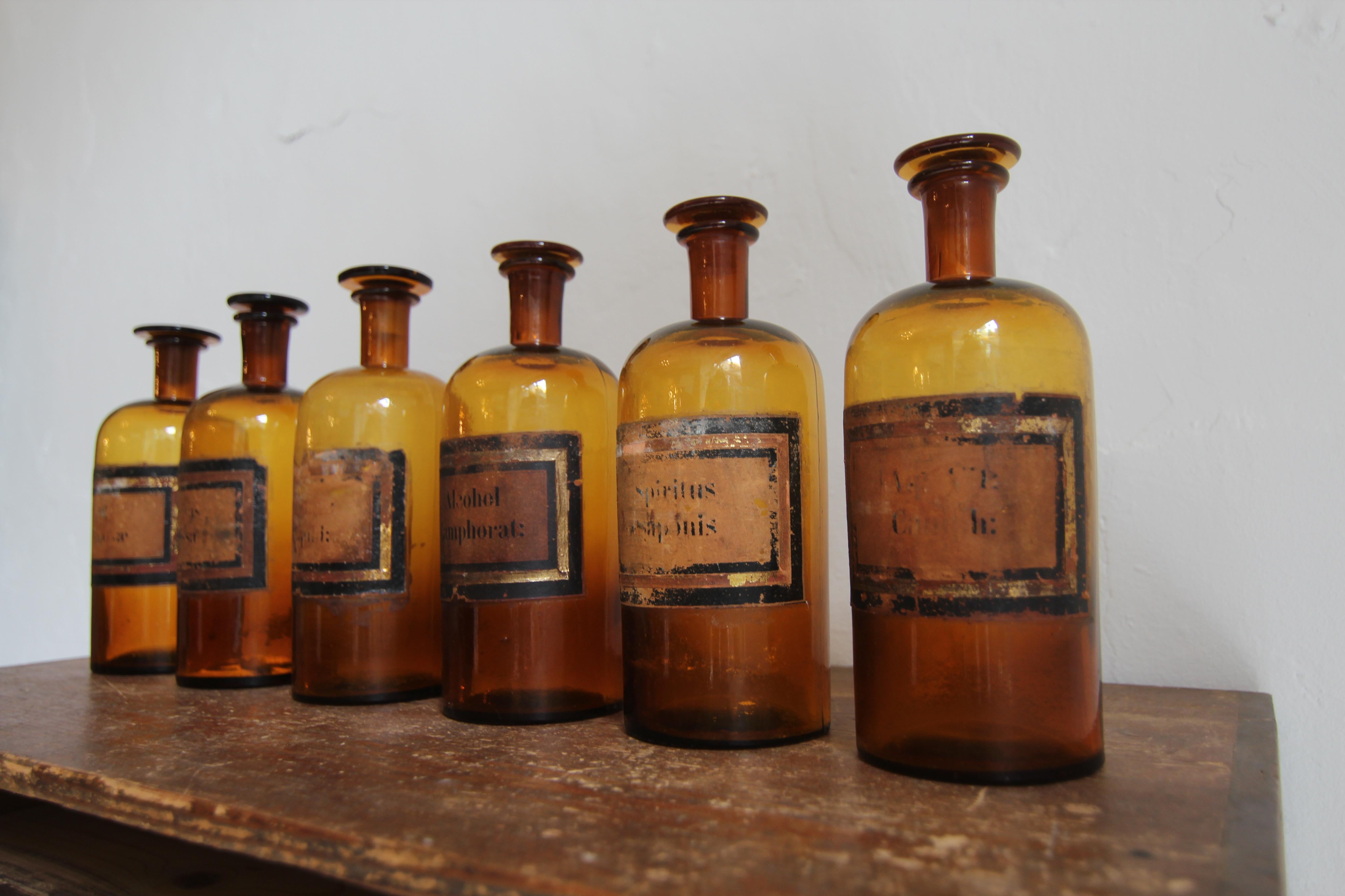 Ensemble de 6 pots d'apothicaire en verre français du début du 20e siècle en vente 6