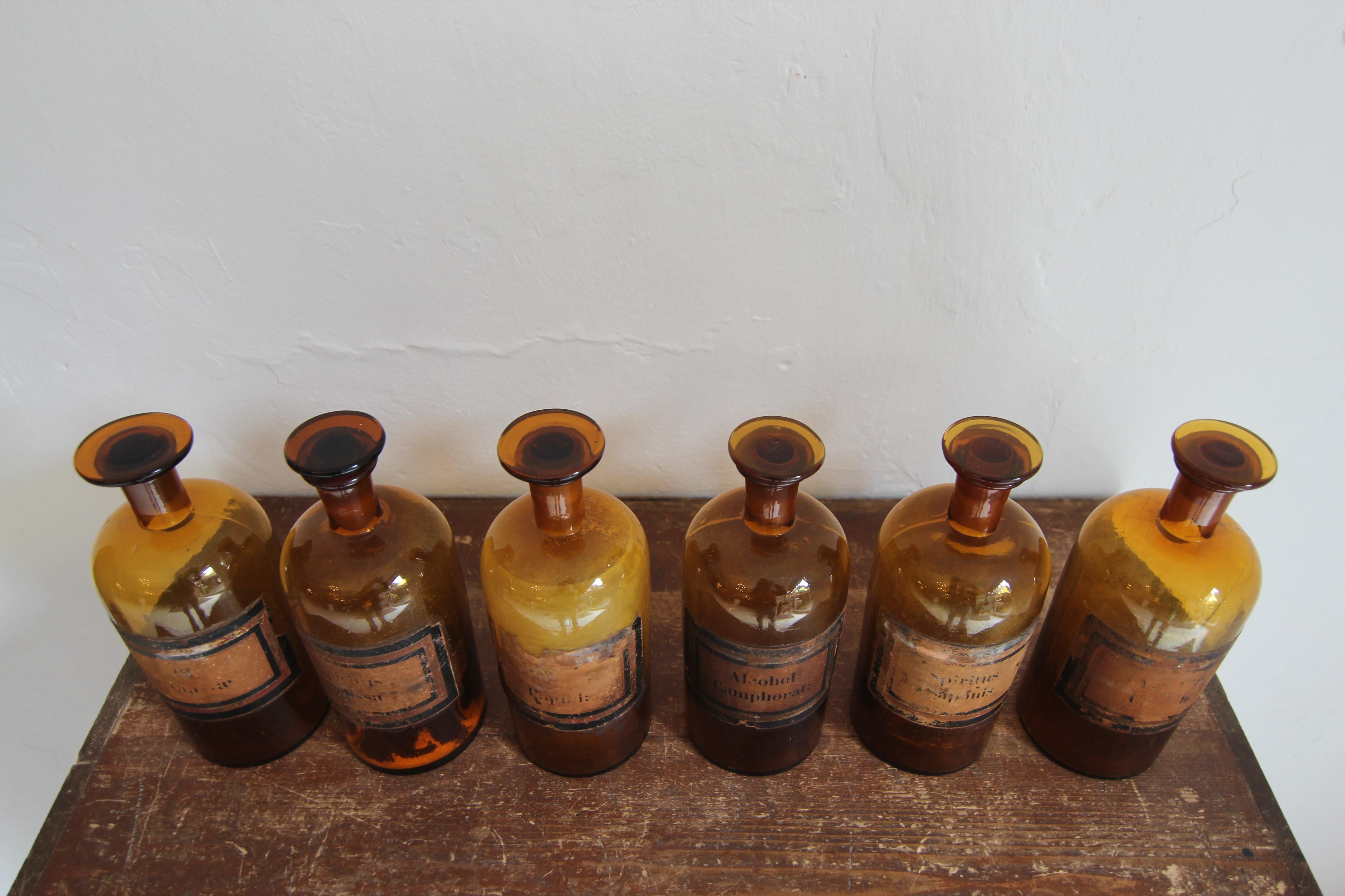 Ensemble de 6 pots d'apothicaire en verre français du début du 20e siècle en vente 7