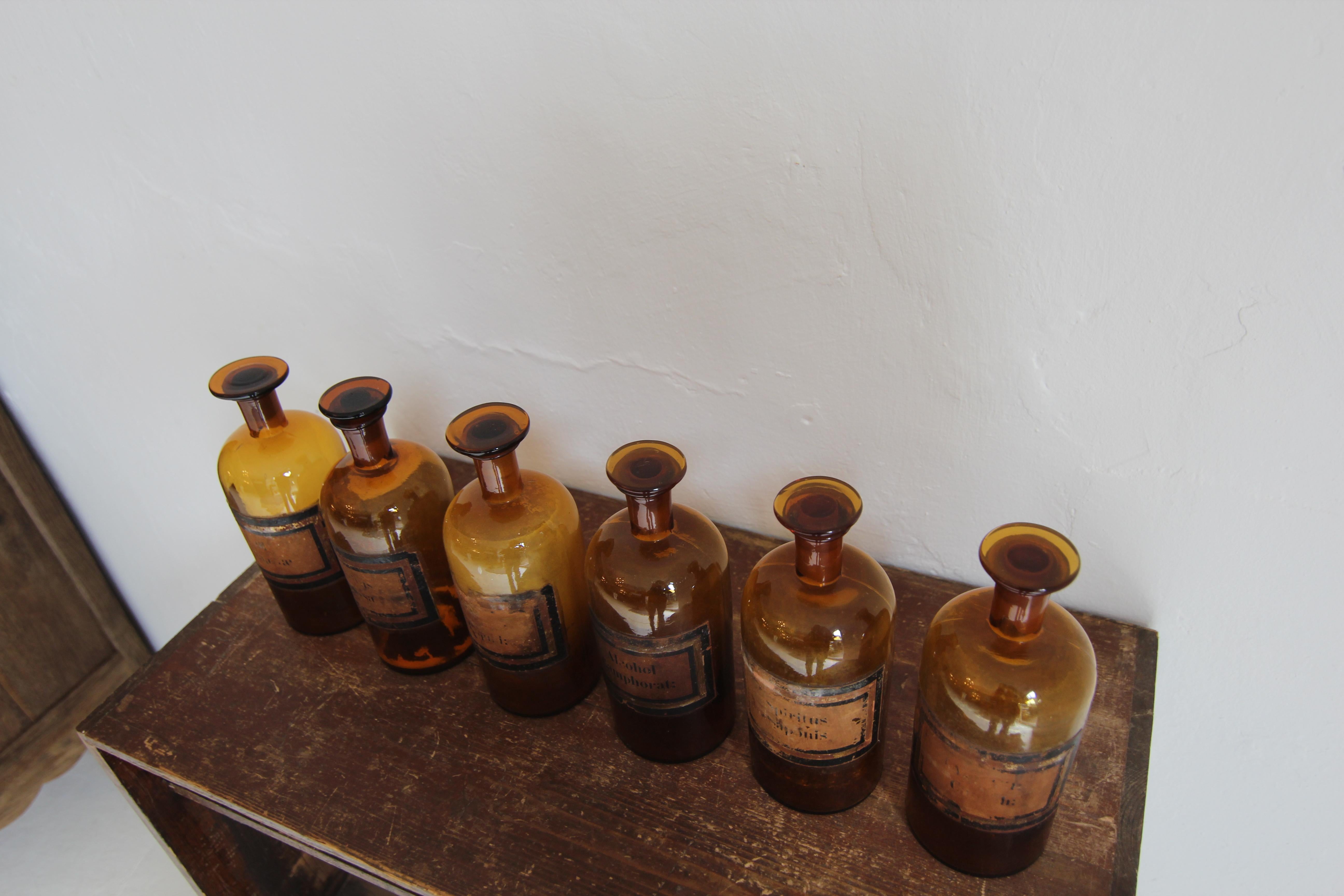 Ensemble de 6 pots d'apothicaire en verre français du début du 20e siècle en vente 8