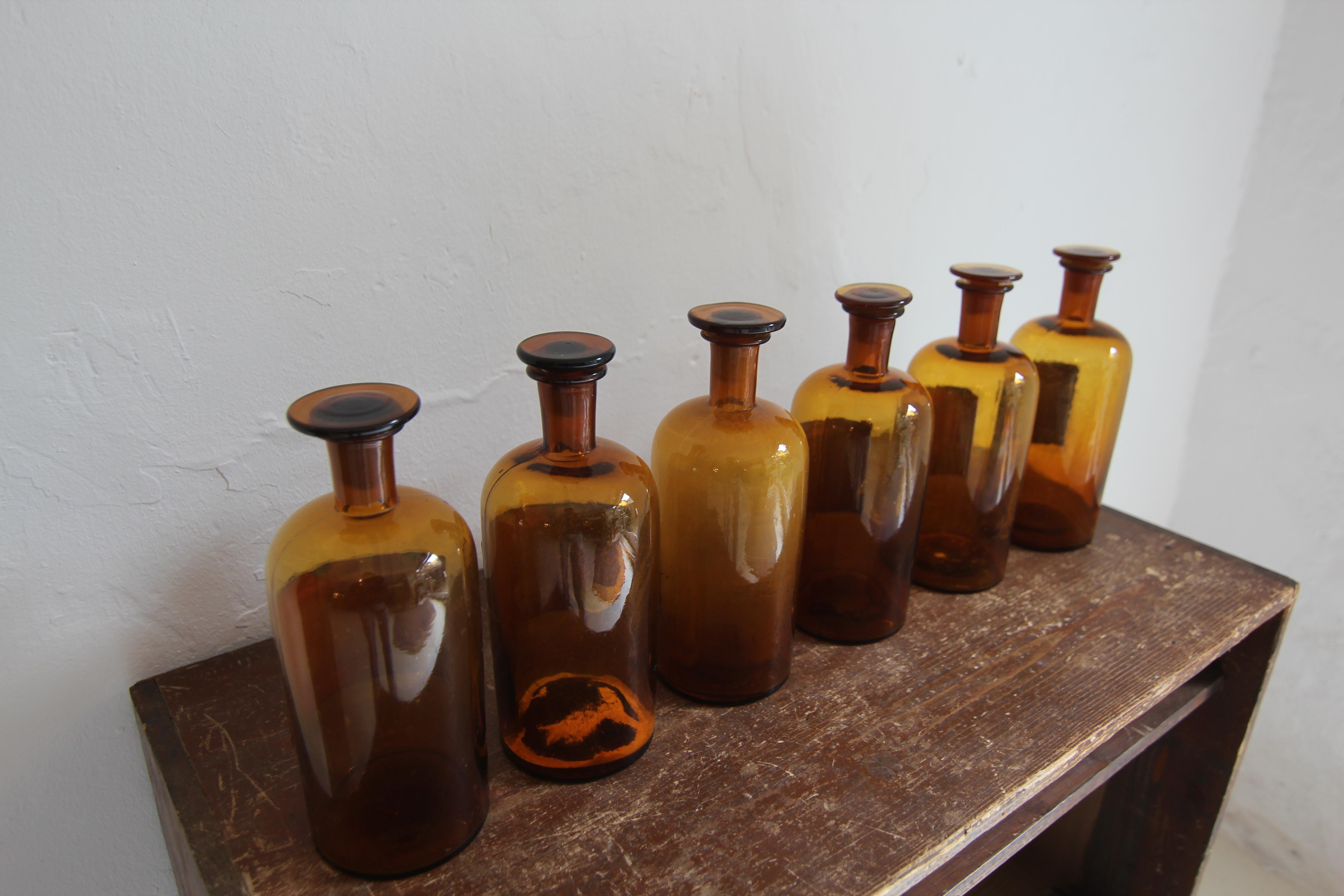 Ensemble de 6 pots d'apothicaire en verre français du début du 20e siècle en vente 10