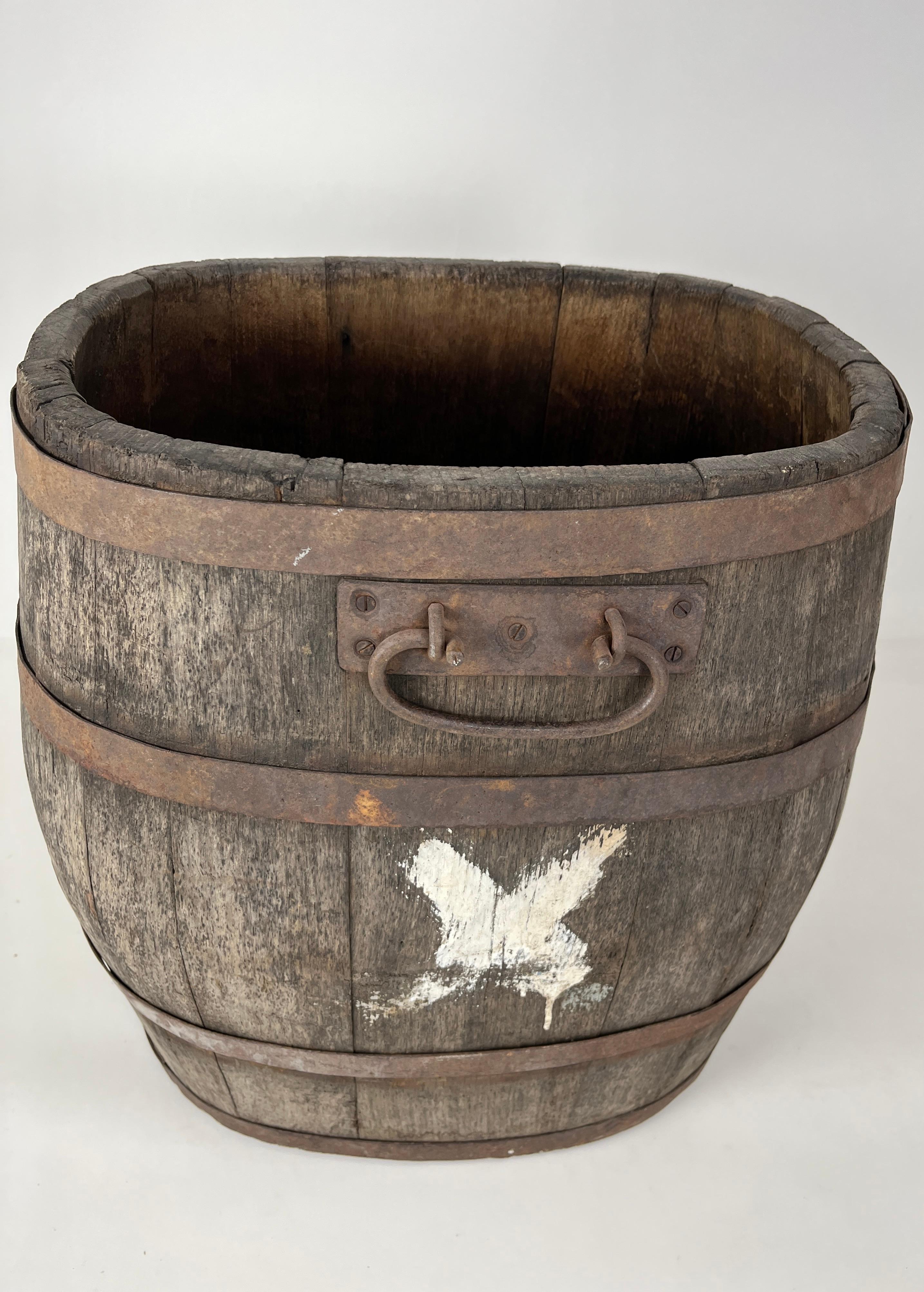 Early 20th Century French Apple Harvesting Barrel In Distressed Condition For Sale In Los Angeles, CA