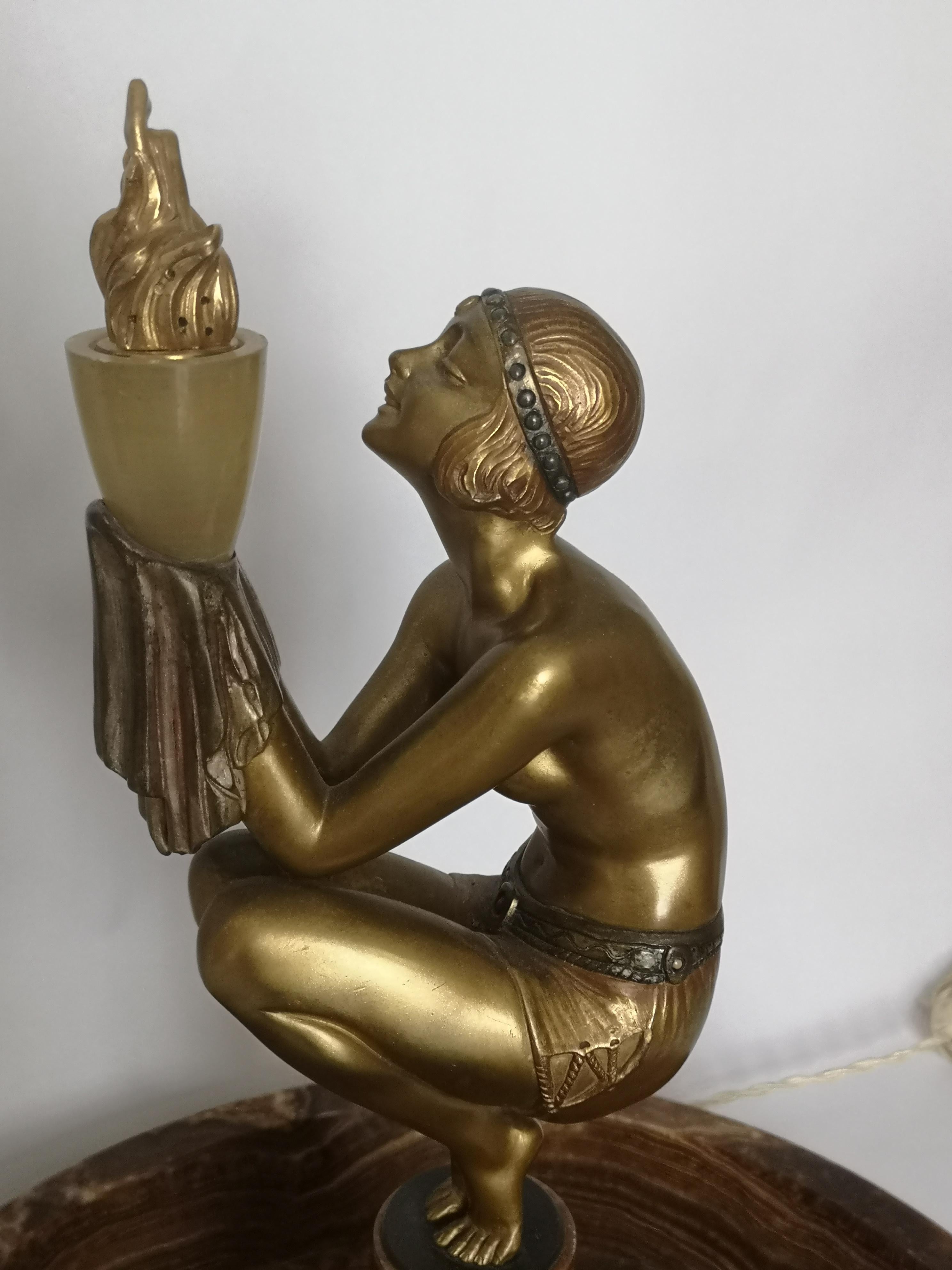 Early 20th Century French Art Deco Bronze and Onyx Lamp Sculpture by Duvernet For Sale 1