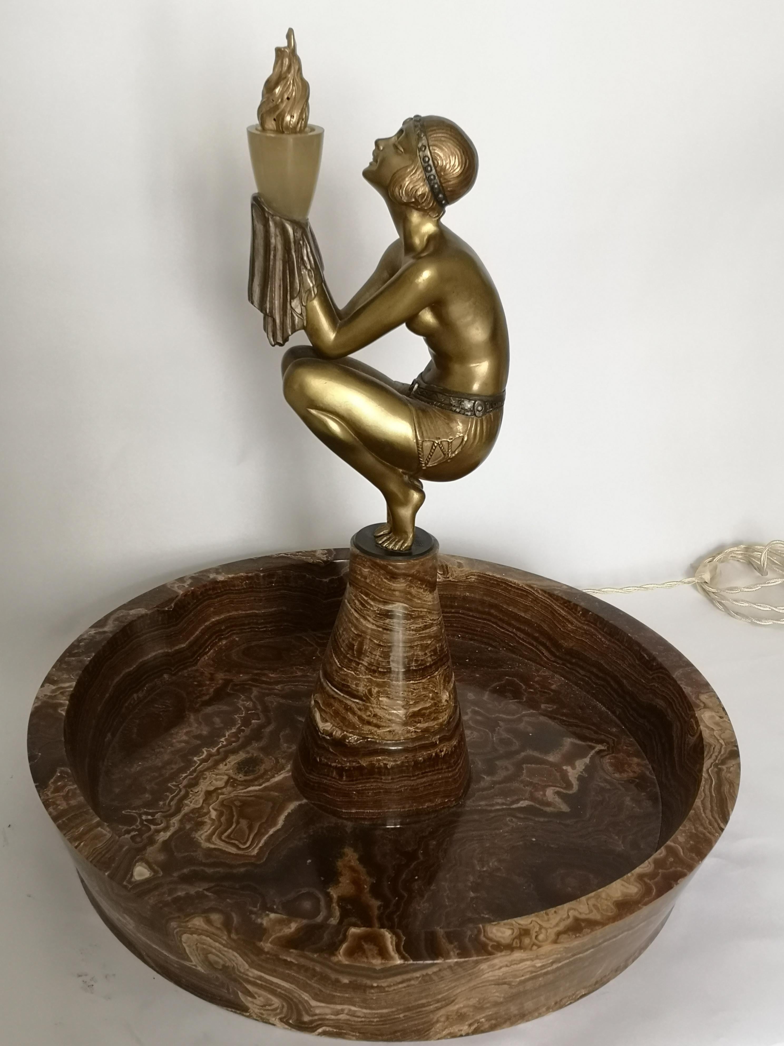 Early 20th Century French Art Deco Bronze and Onyx Lamp Sculpture by Duvernet For Sale 4