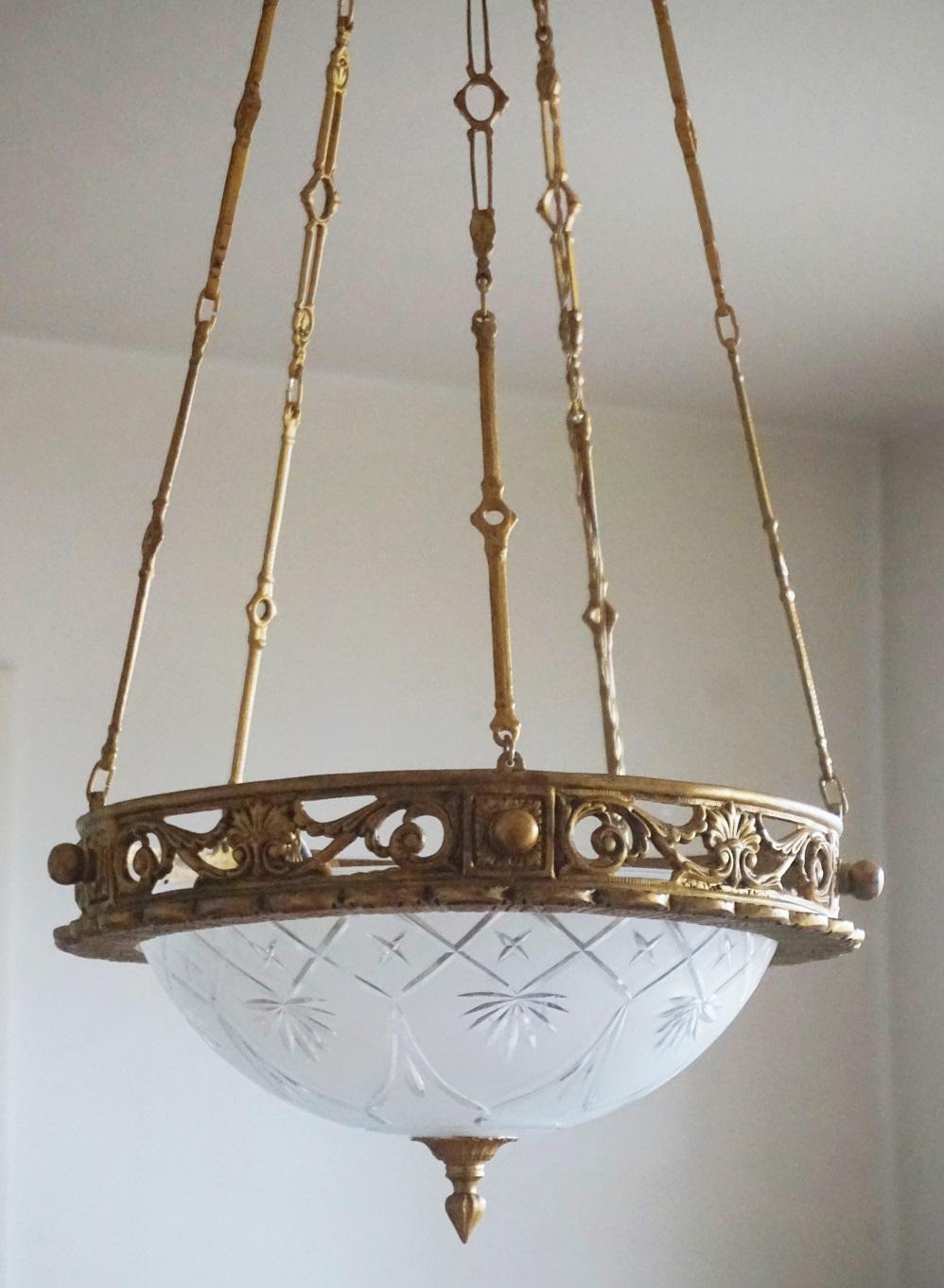 Early 20th Century French Art Deco Bronze Satin Cut Glass Chandelier In Good Condition For Sale In Frankfurt am Main, DE