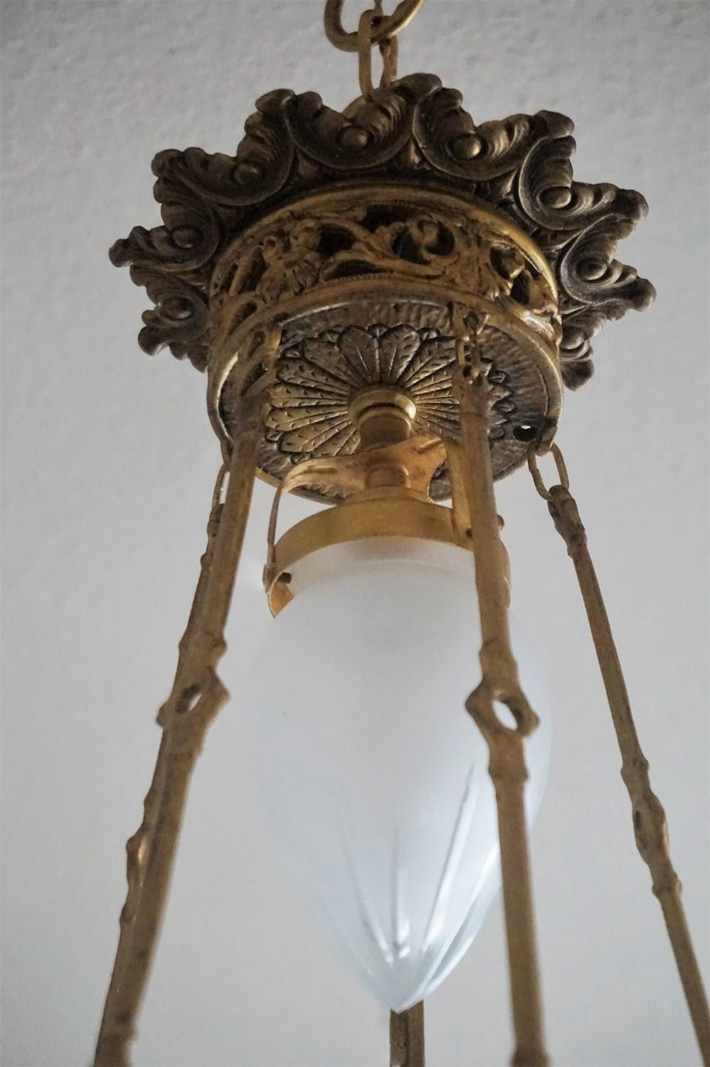 Französischer Art-Déco-Kronleuchter aus Bronze und satiniertem Glas, frühes 20. Jahrhundert im Angebot 2