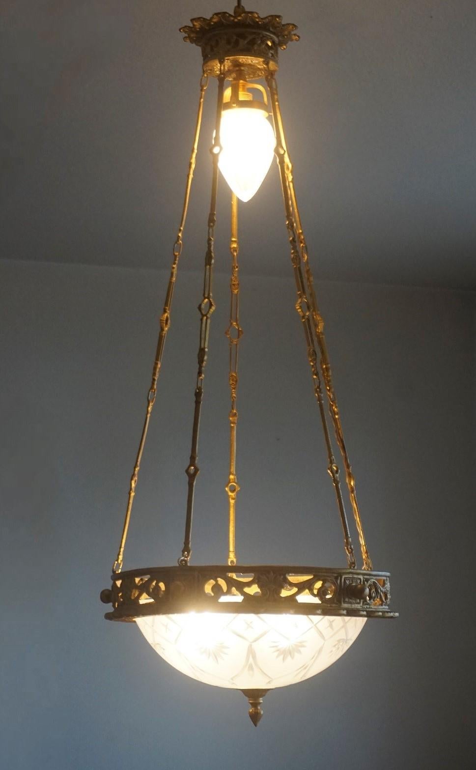 French Art Deco Gilt Bronze Cut Glass Chandelier, Early 20th Century For Sale 4
