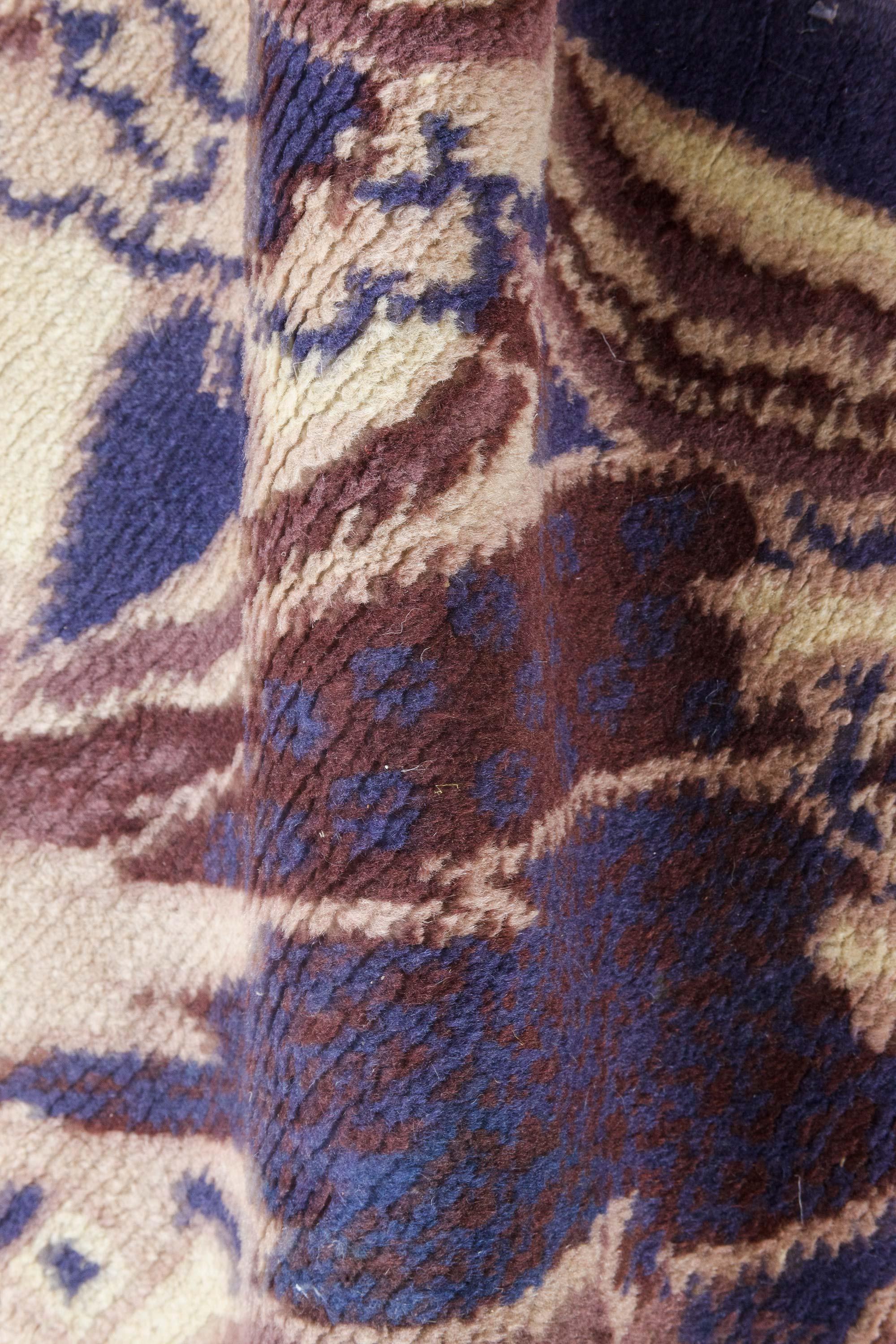 Tapis en laine violet abstrait Art déco français du début du 20e siècle
Taille : 3'6