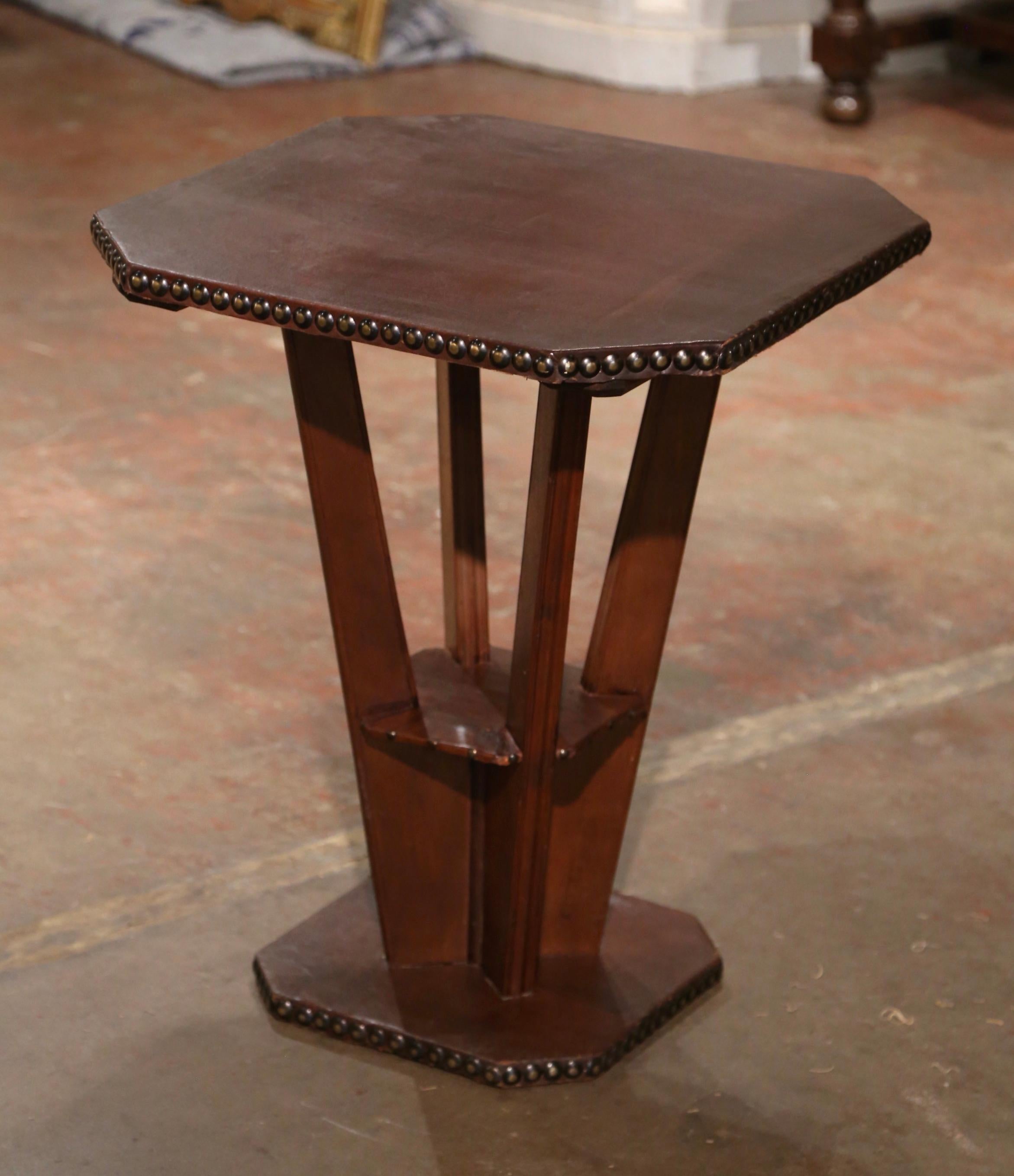 Mid-20th Century Early 20th Century French Art Deco Oak and Leather Gueridon Table For Sale