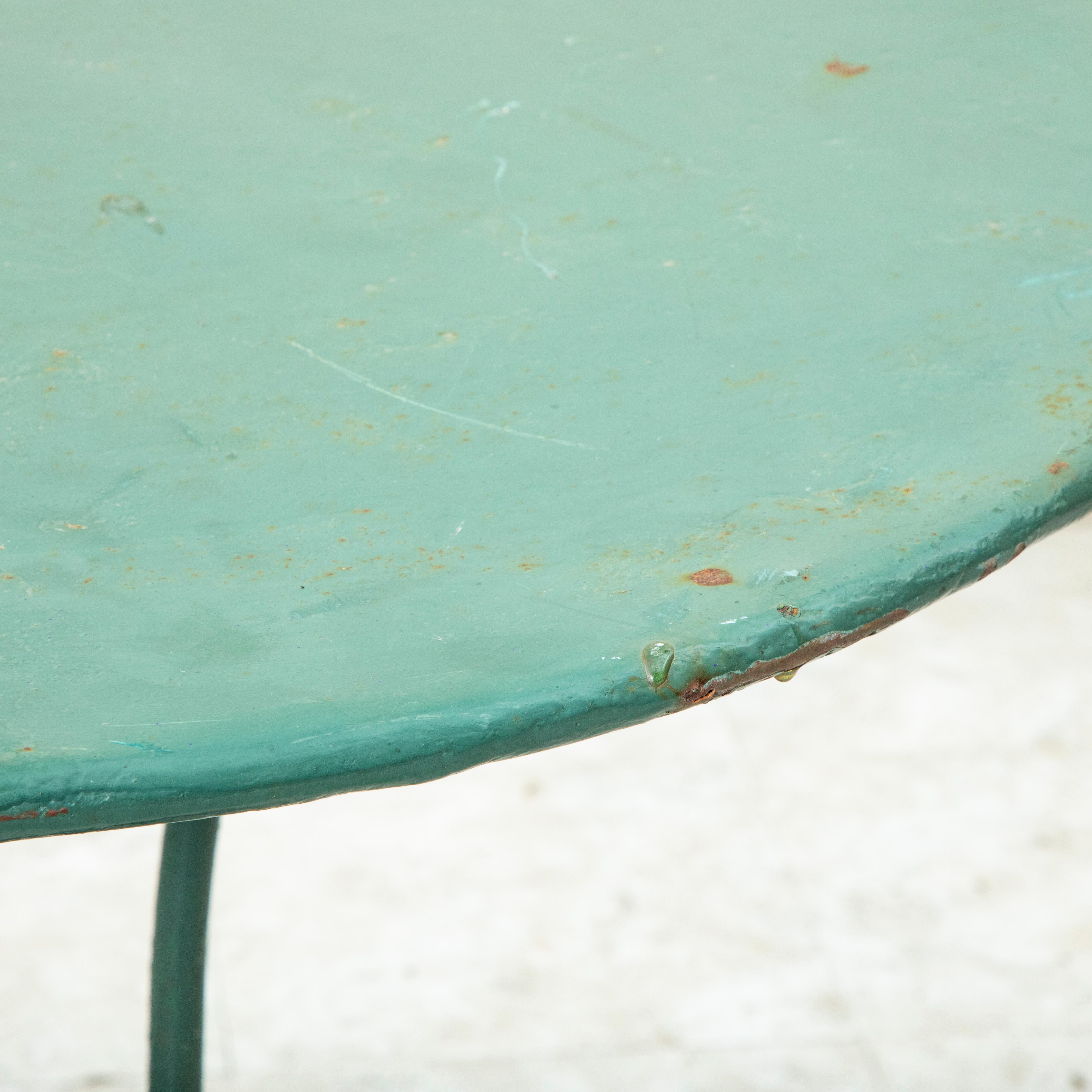 Early 20th Century French Art Deco Period Cast Iron Garden Table For Sale 9