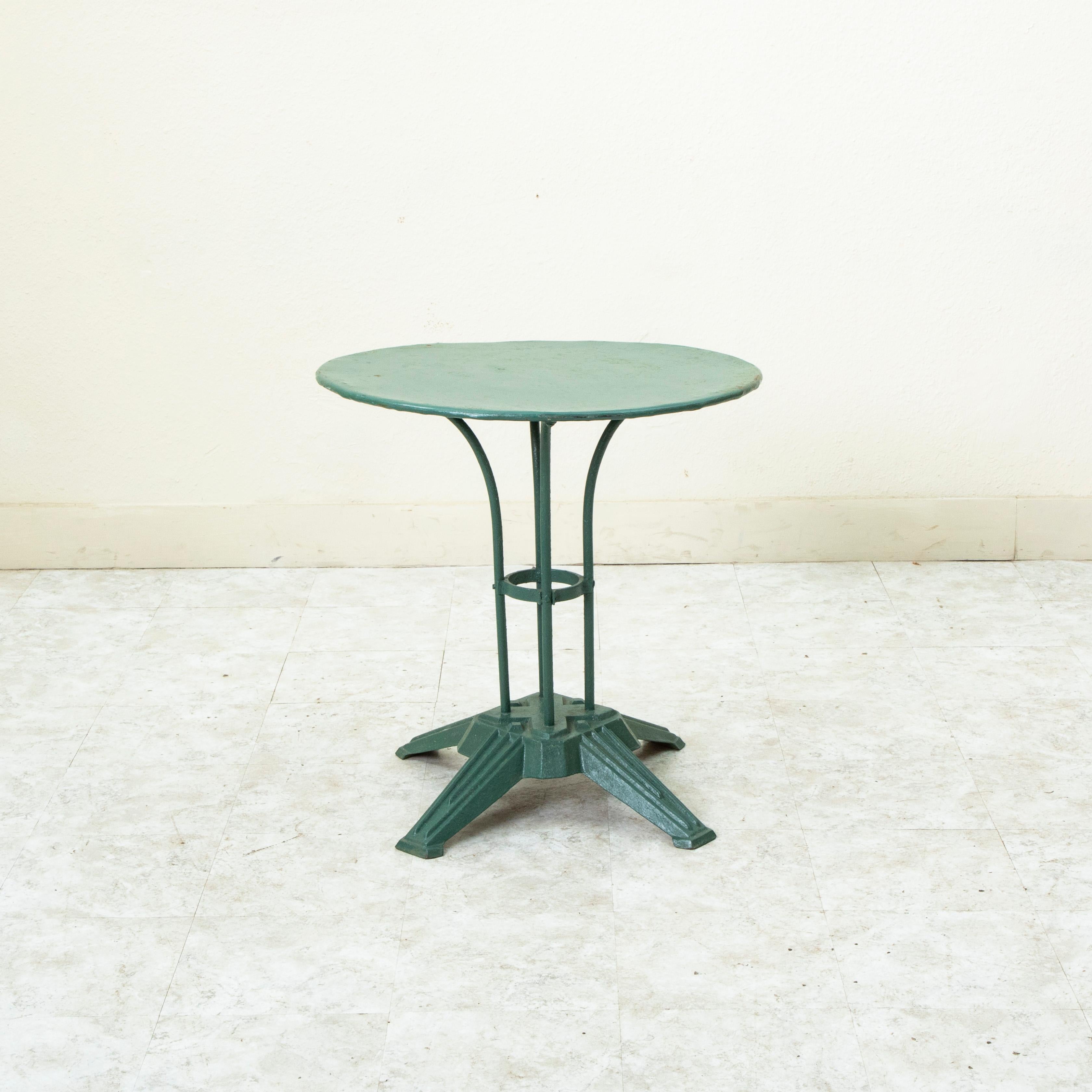 Early 20th Century French Art Deco Period Cast Iron Garden Table In Good Condition For Sale In Fayetteville, AR
