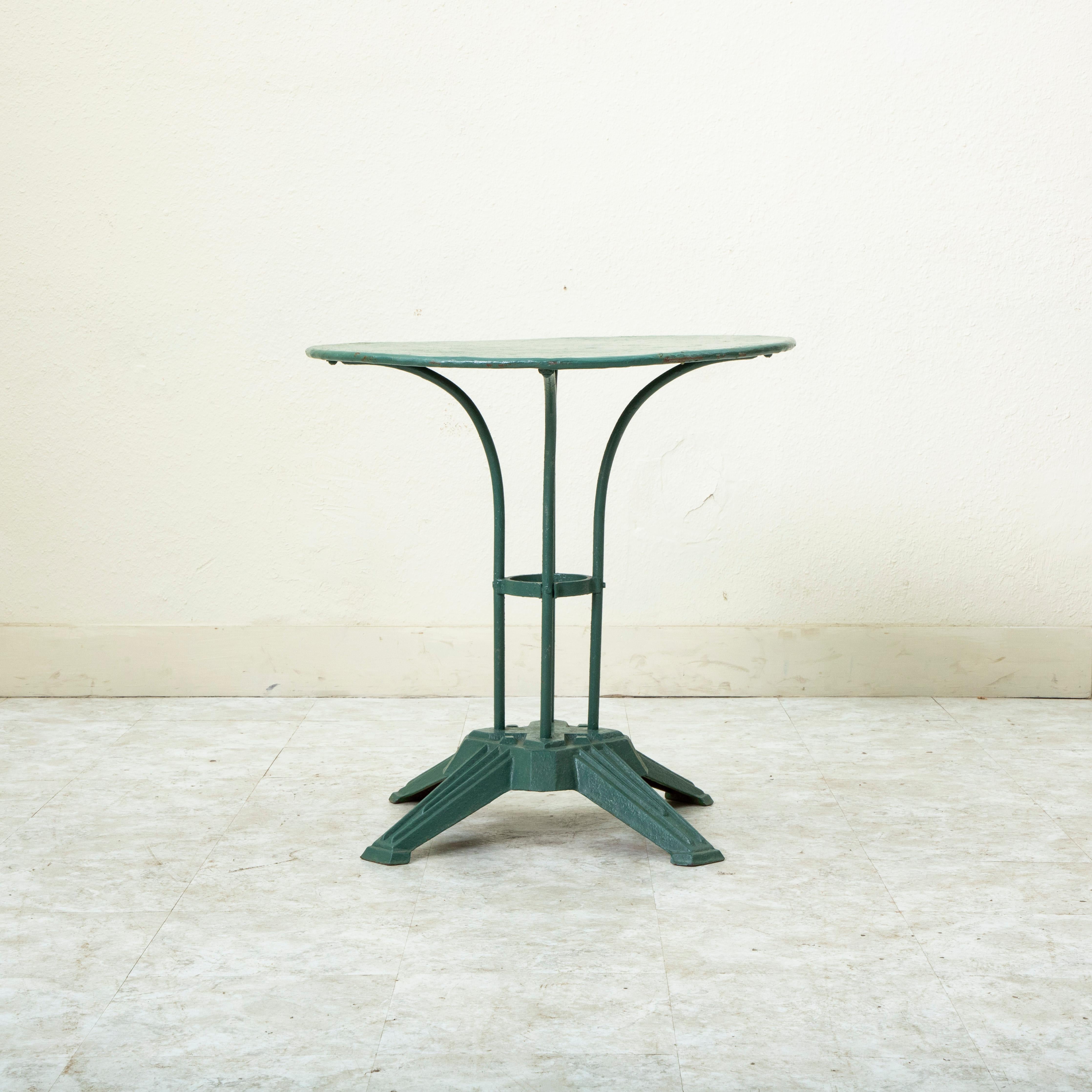 Early 20th Century French Art Deco Period Cast Iron Garden Table For Sale 4