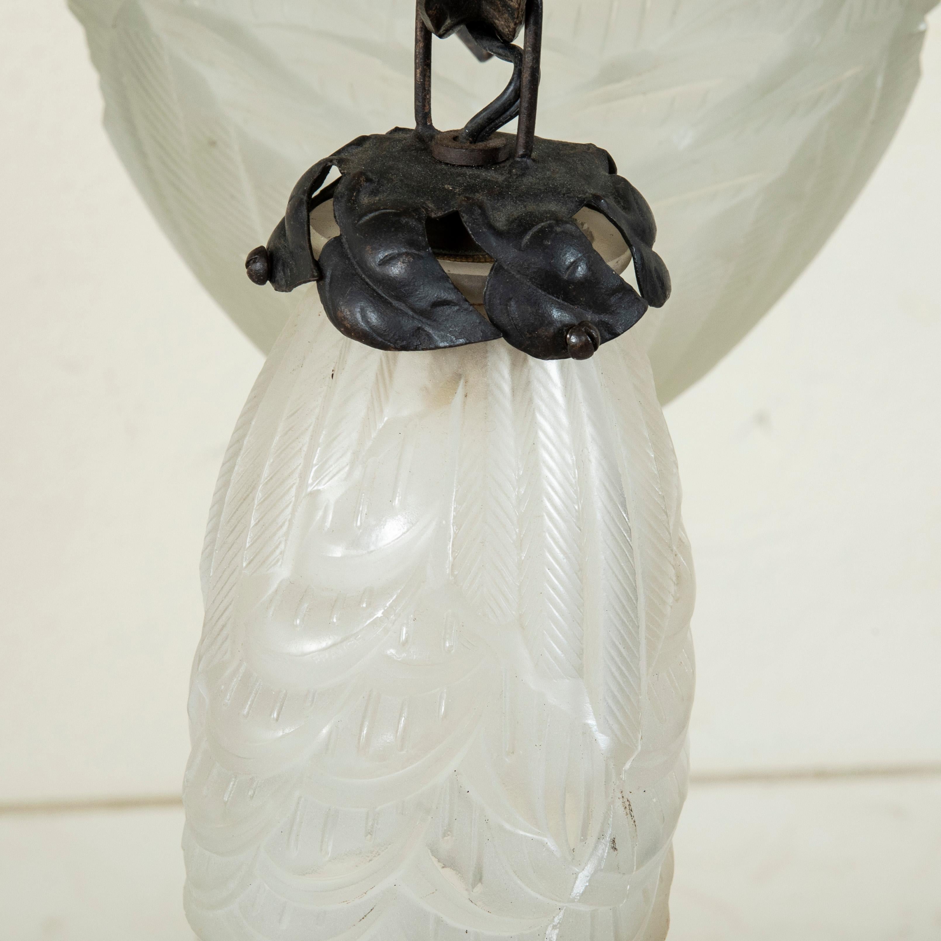 Araña de Hierro y Cristal de la Época Art Decó Francesa de Principios del Siglo XX, Cuatro Luces en venta 1