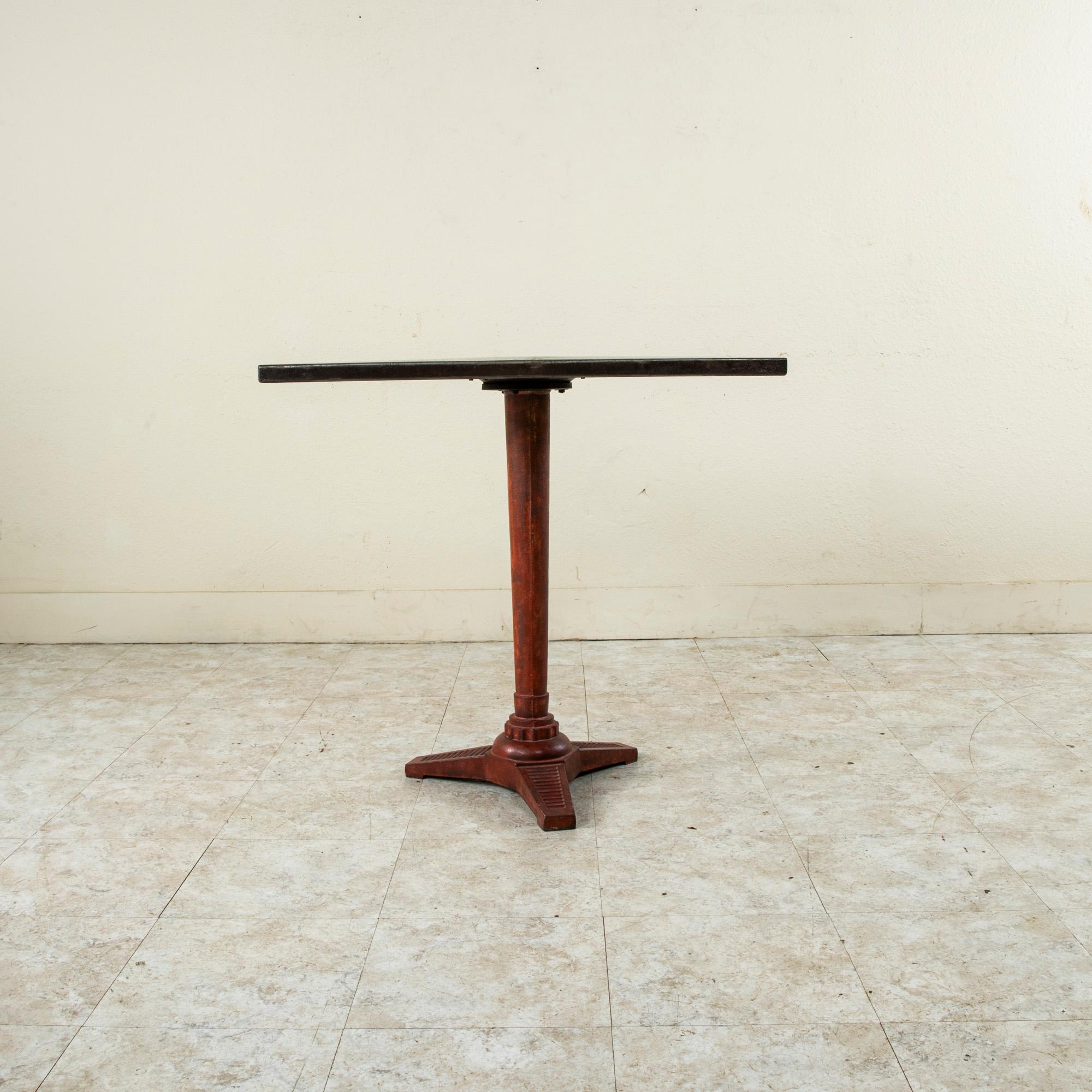 Peint Table de bistrot en fer et métal d'époque Art déco français du début du 20e siècle en vente