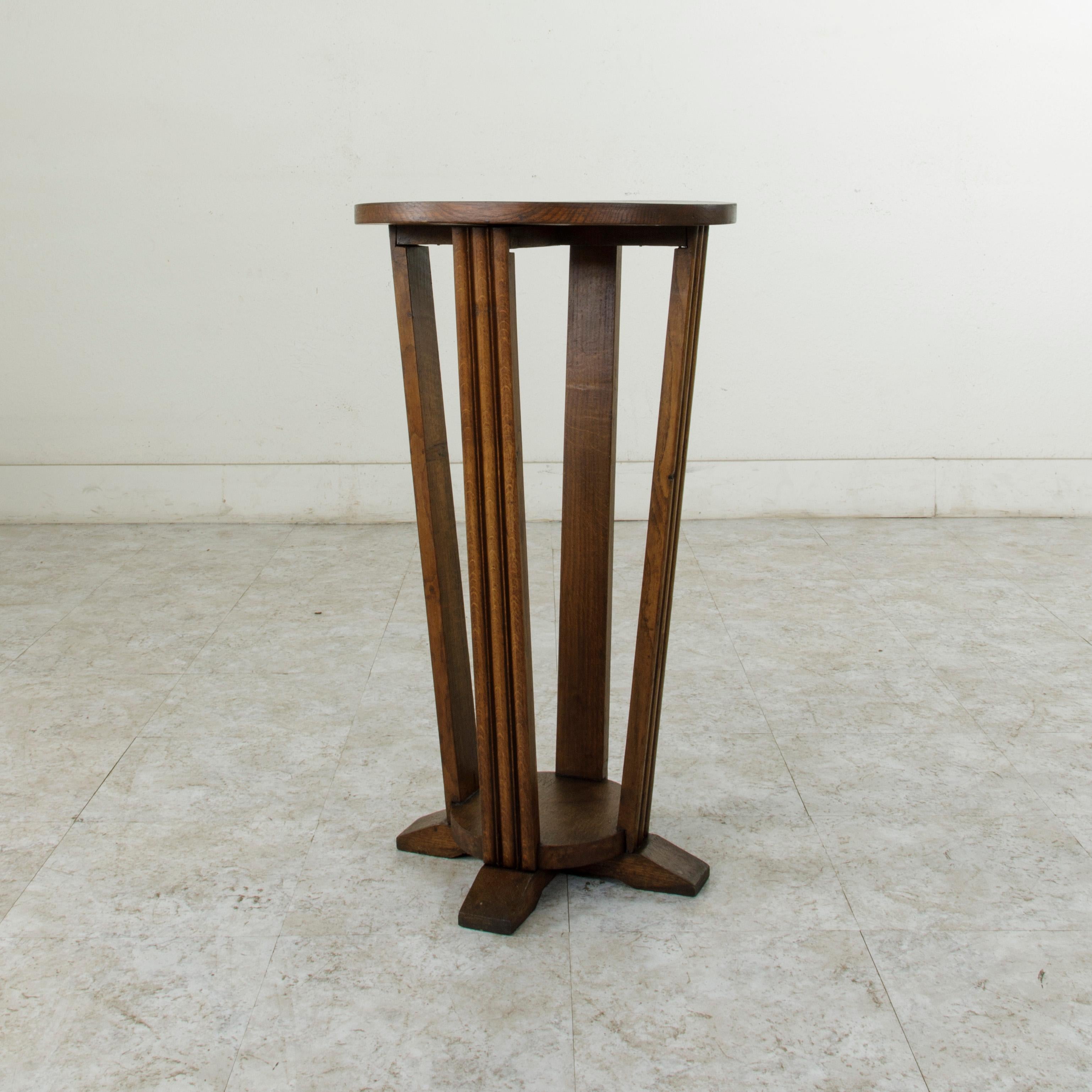 Early 20th Century French Art Deco Period Oak Pedestal, Side Table, Fern Stand (Art déco)