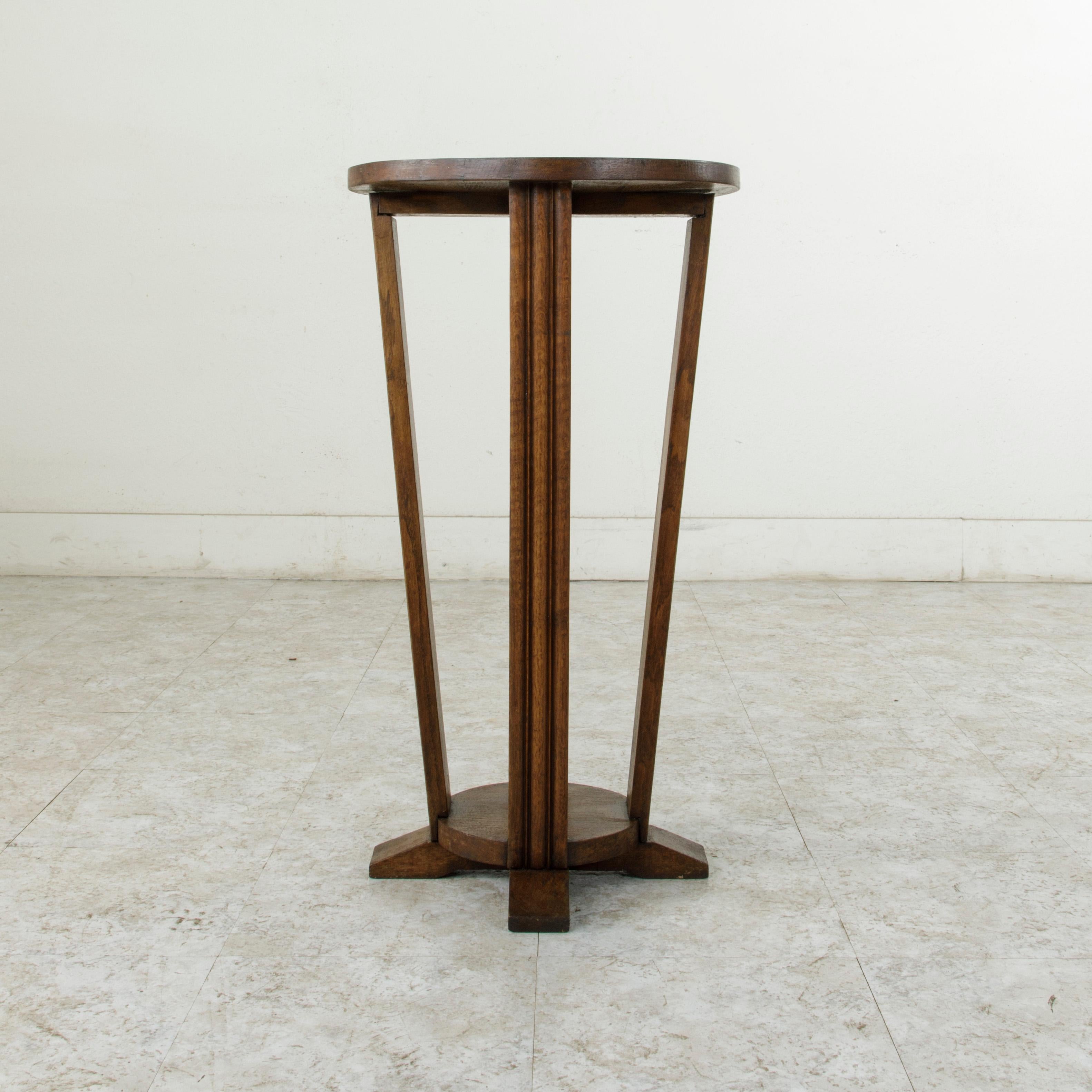 Early 20th Century French Art Deco Period Oak Pedestal, Side Table, Fern Stand (19. Jahrhundert)