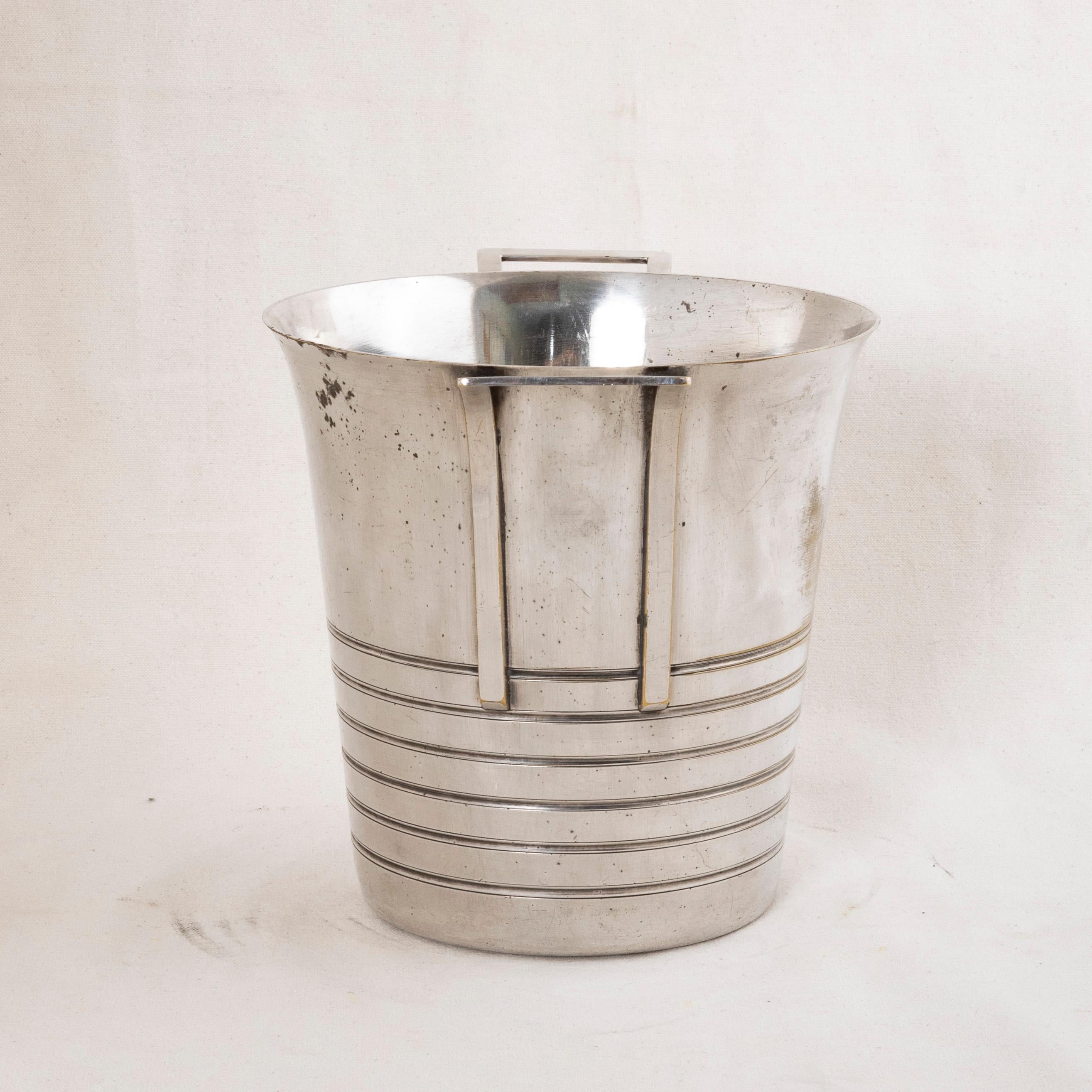 Early 20th Century French Art Deco Period Silver Plate Champagne Bucket In Good Condition For Sale In Fayetteville, AR