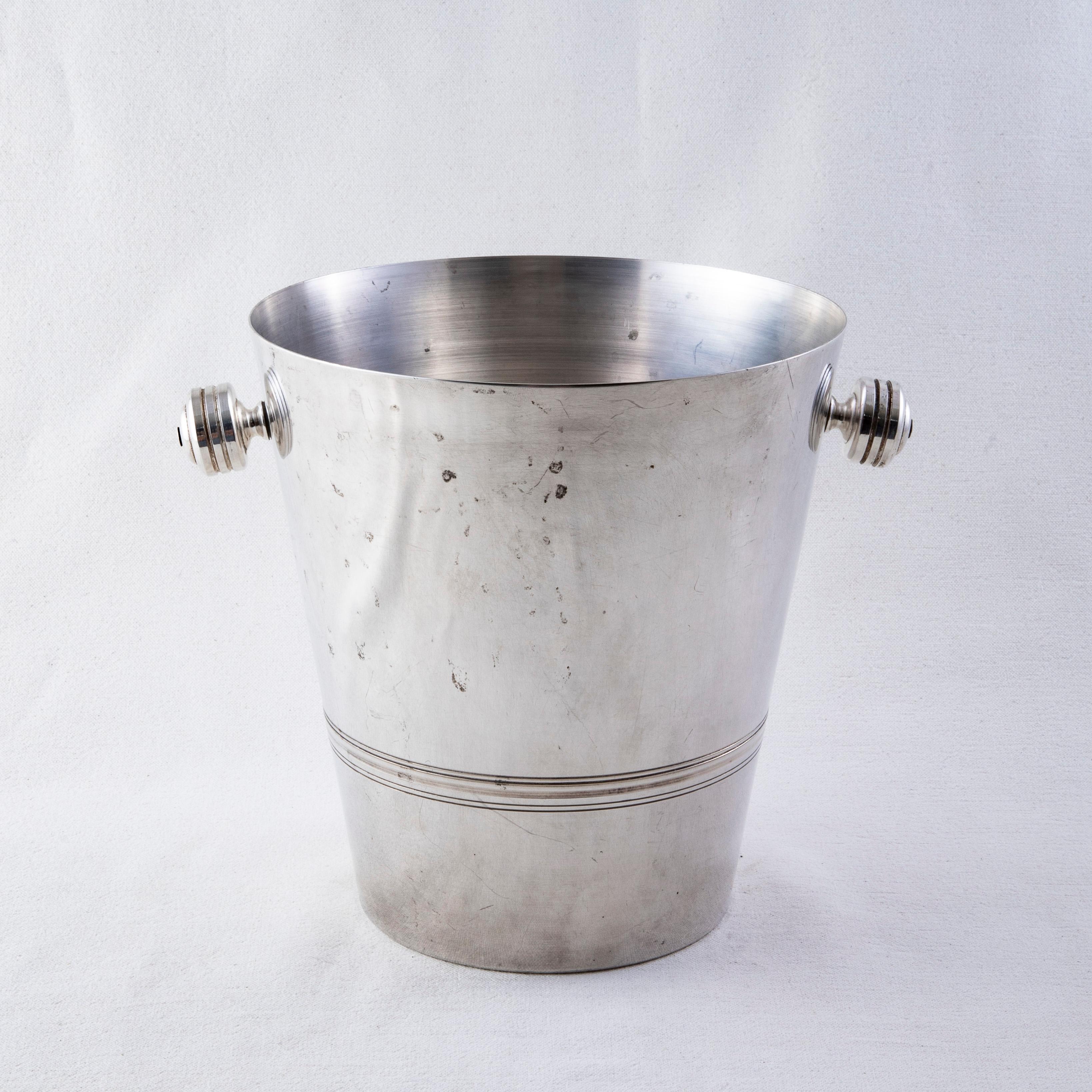 Early 20th Century French Art Deco Period Silver Plate Champagne Bucket In Good Condition For Sale In Fayetteville, AR