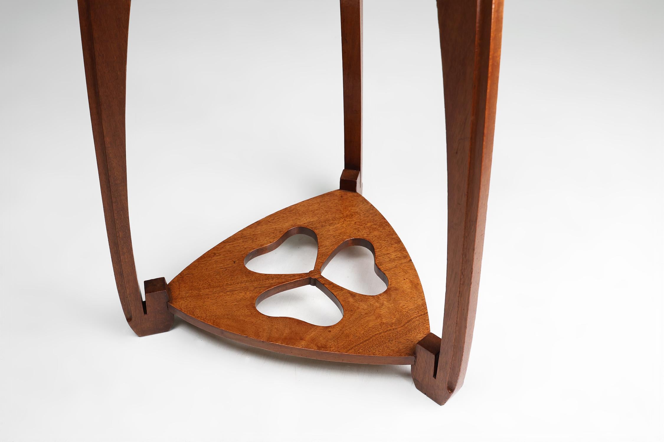 20ième siècle Table d'appoint Art déco française du début du 20e siècle en vente
