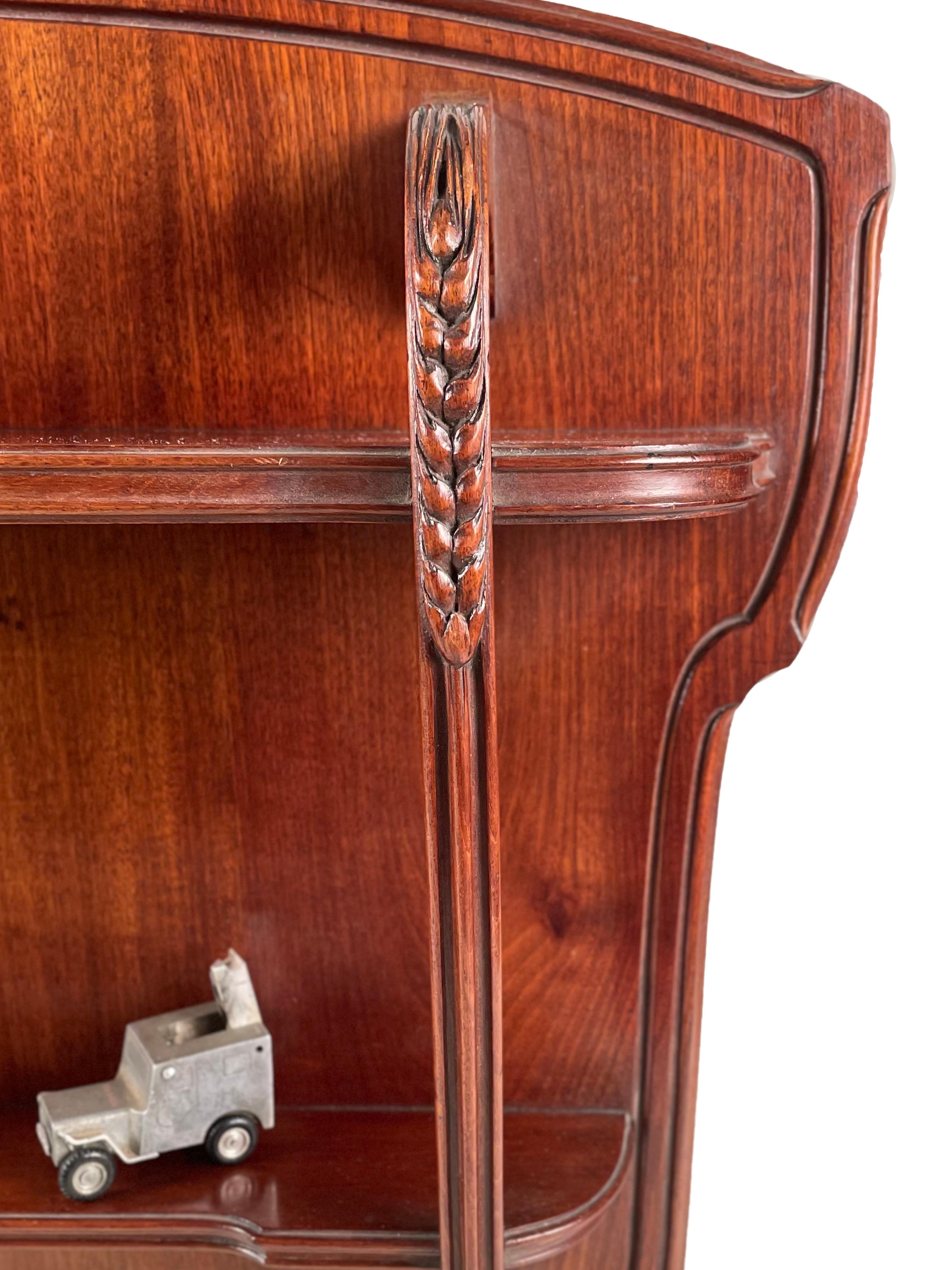 Early 20th Century French Art Nouveau Carved Wall Shelf by, Louis Majorelle In Good Condition For Sale In Englewood, NJ
